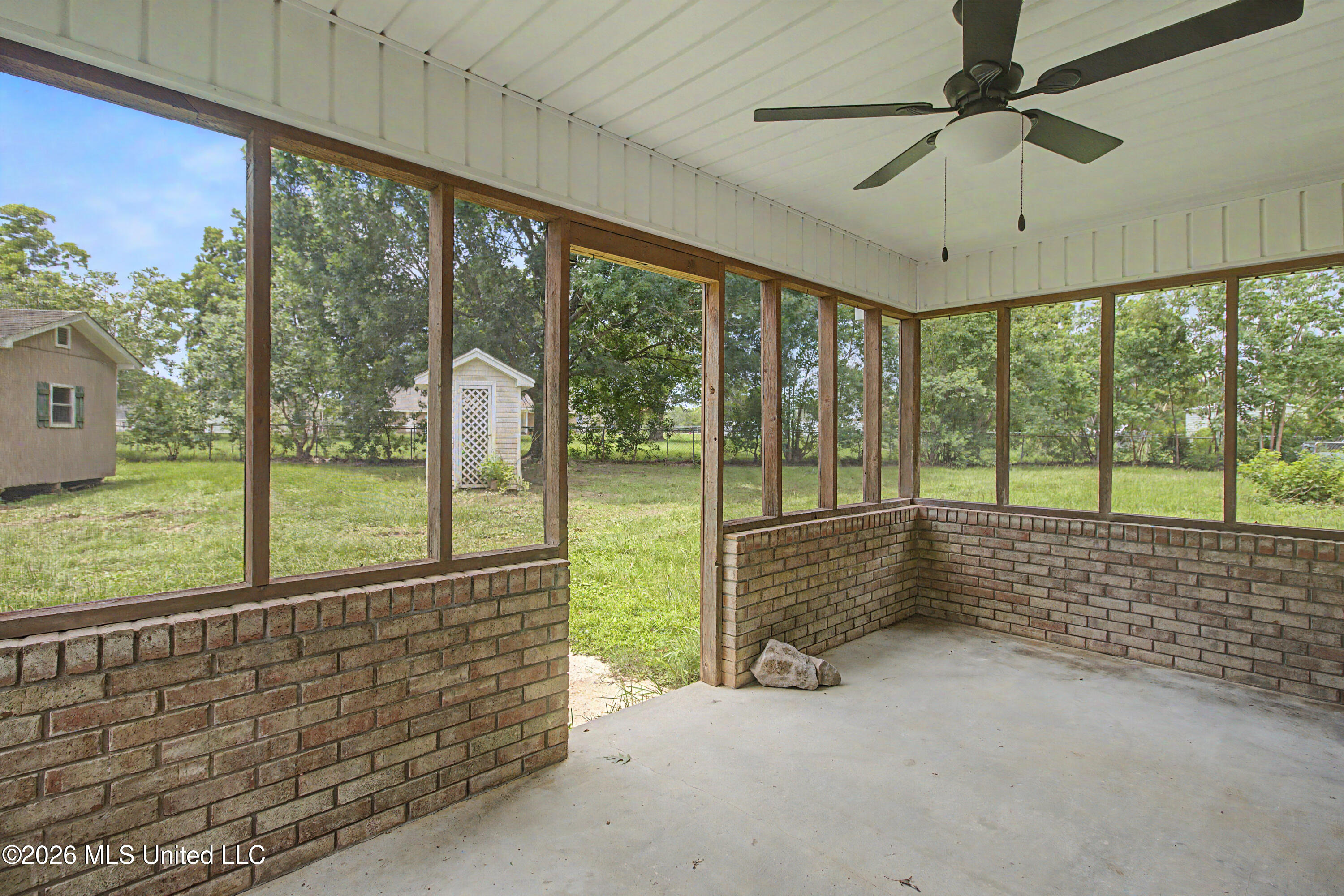 15553 Village Circle Property Photo 5