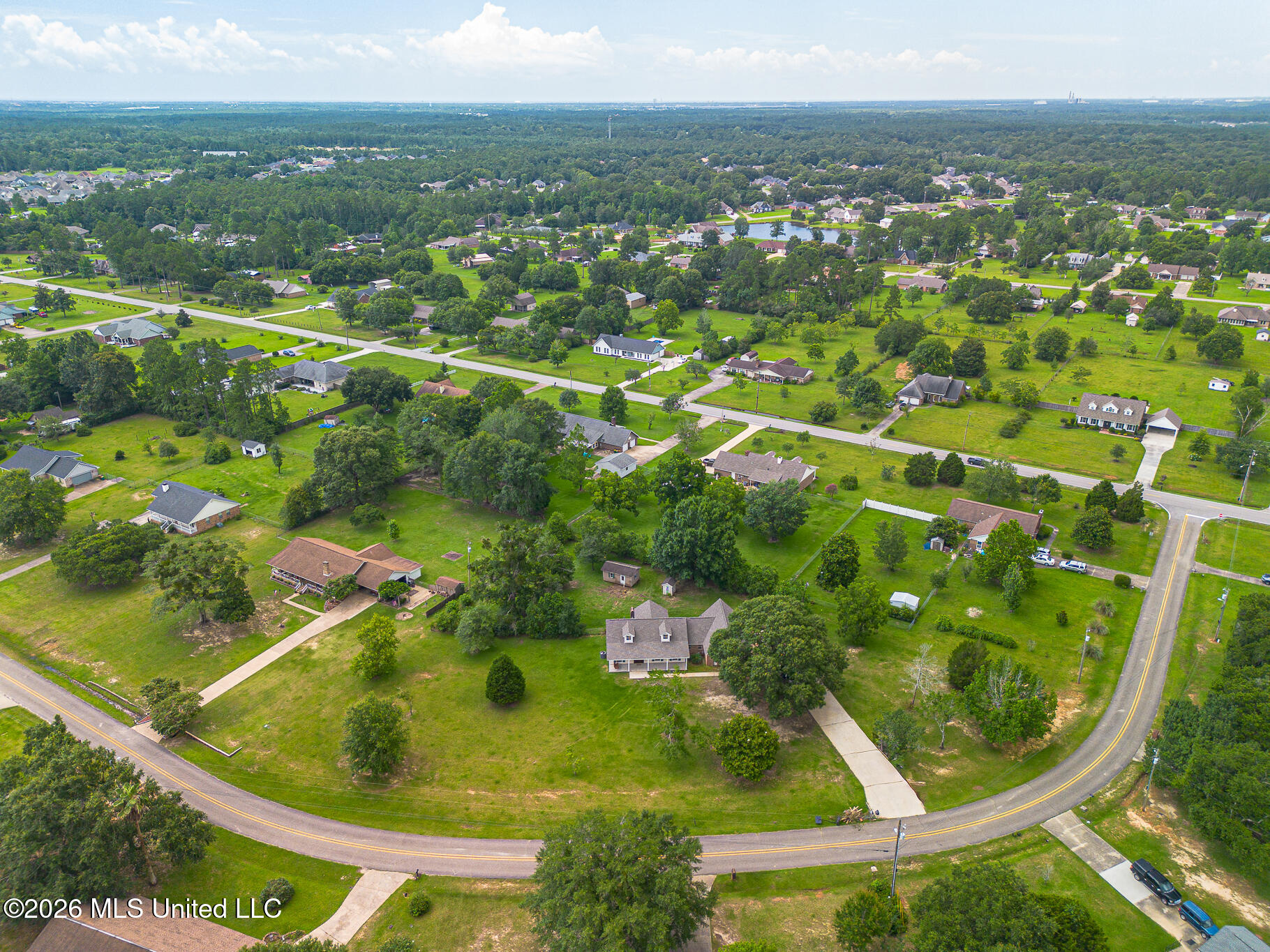 15553 Village Circle Property Photo 6