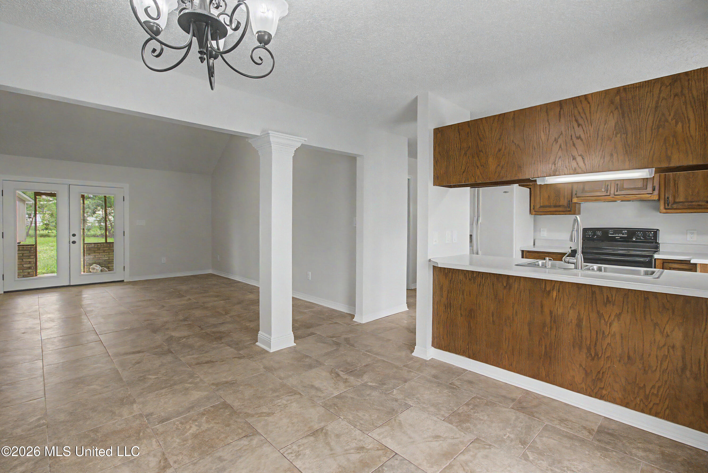 15553 Village Circle Property Photo 13