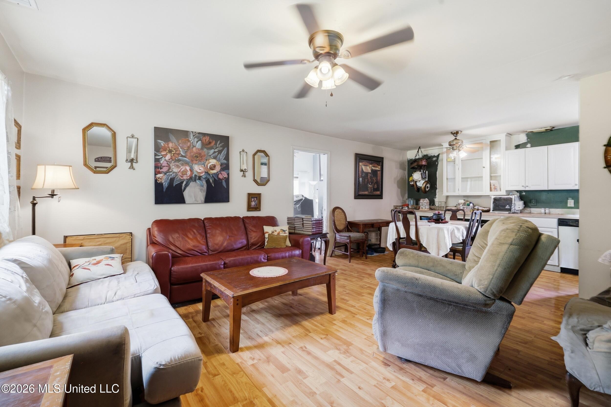 326 Magnolia Avenue Property Photo 3