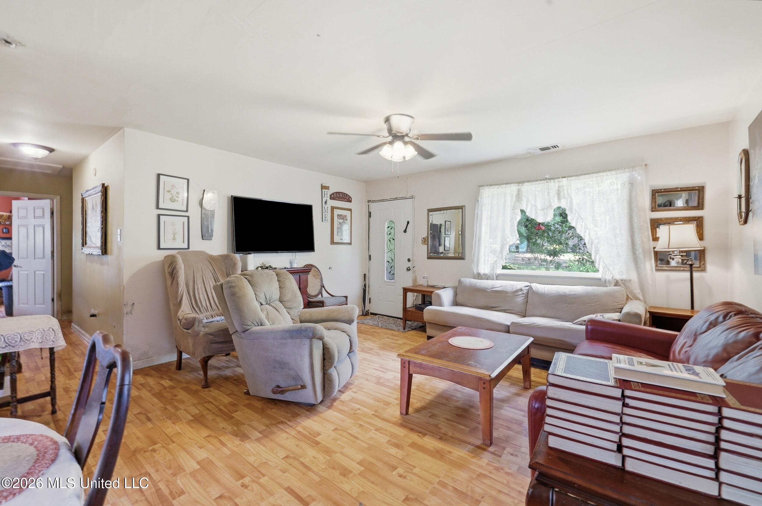 326 Magnolia Avenue Property Photo 4