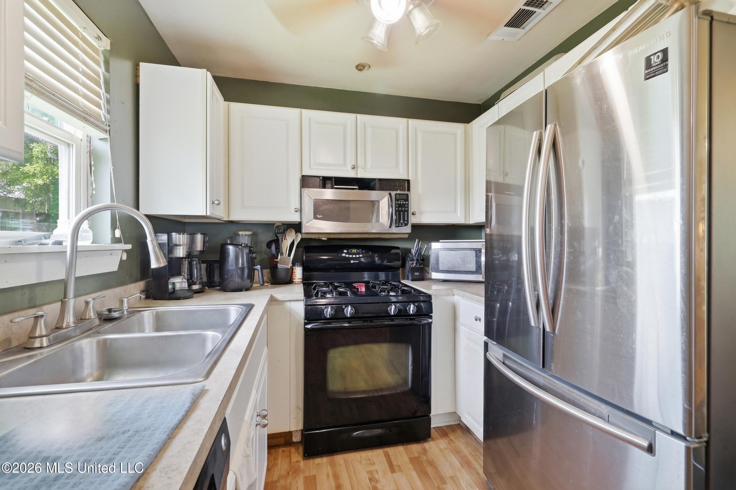 326 Magnolia Avenue Property Photo 9