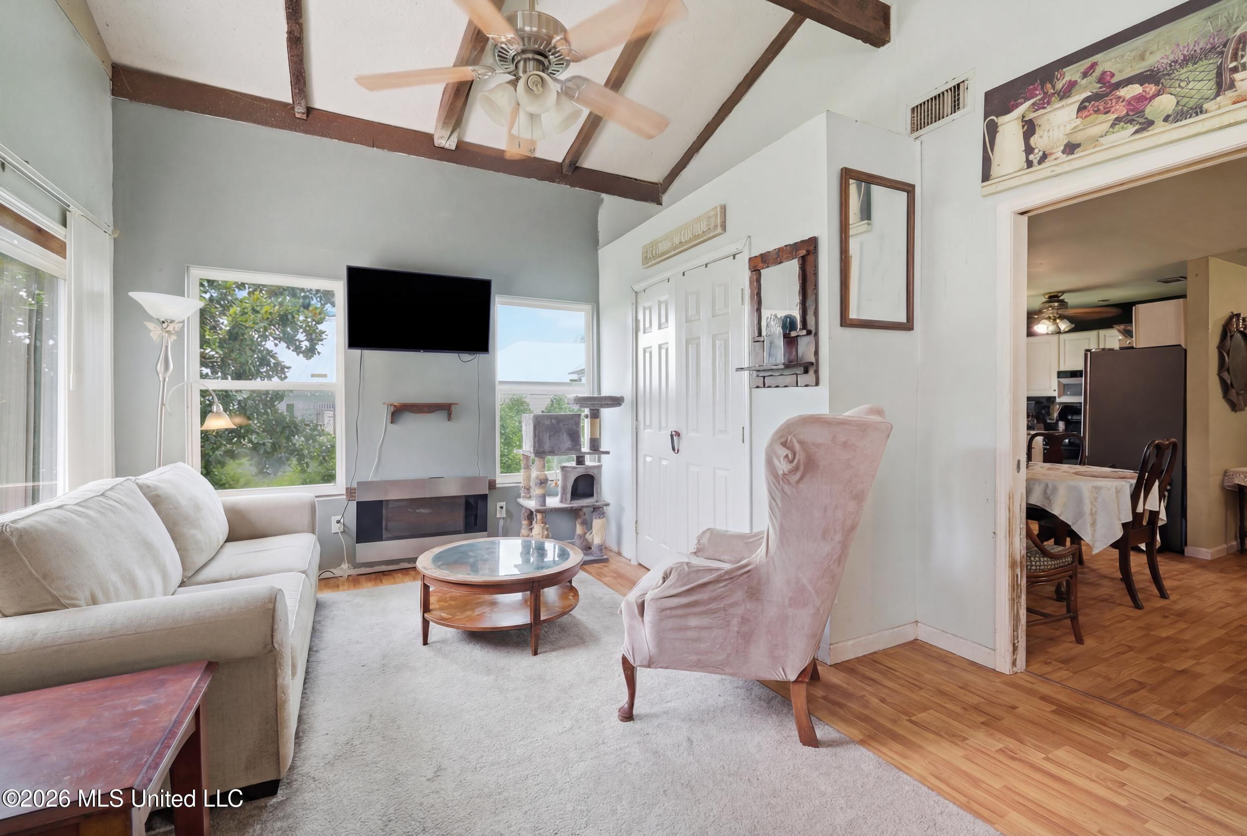 326 Magnolia Avenue Property Photo 10
