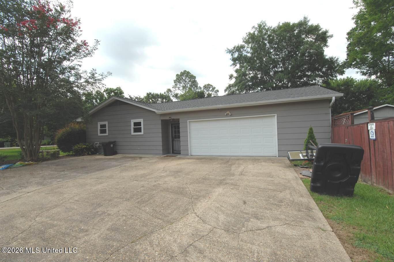 1211 Carter Drive Property Photo 2
