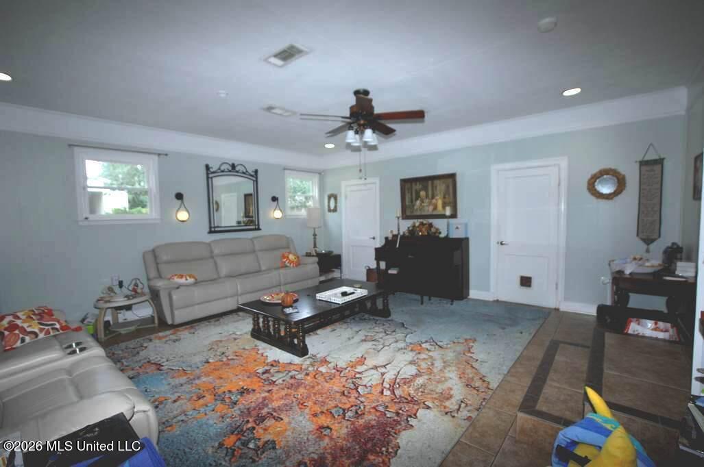1211 Carter Drive Property Photo 5