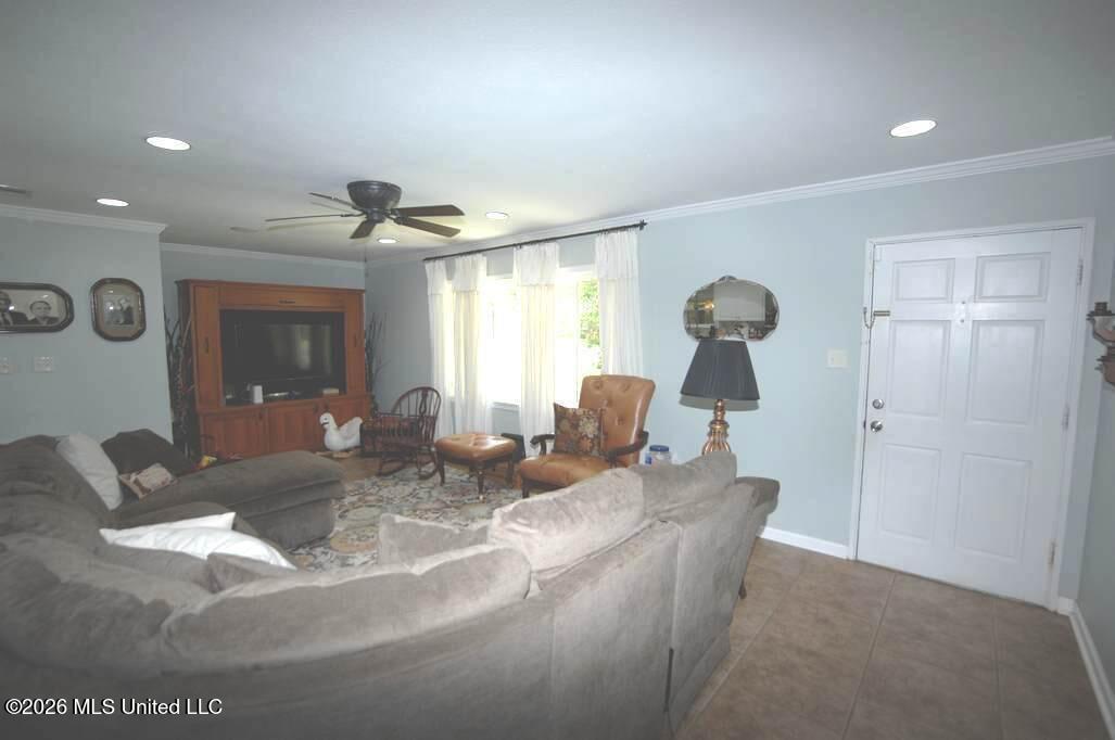 1211 Carter Drive Property Photo 6