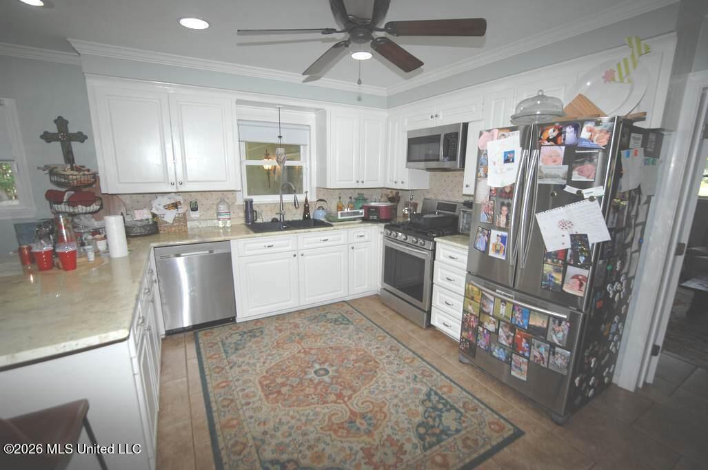 1211 Carter Drive Property Photo 8