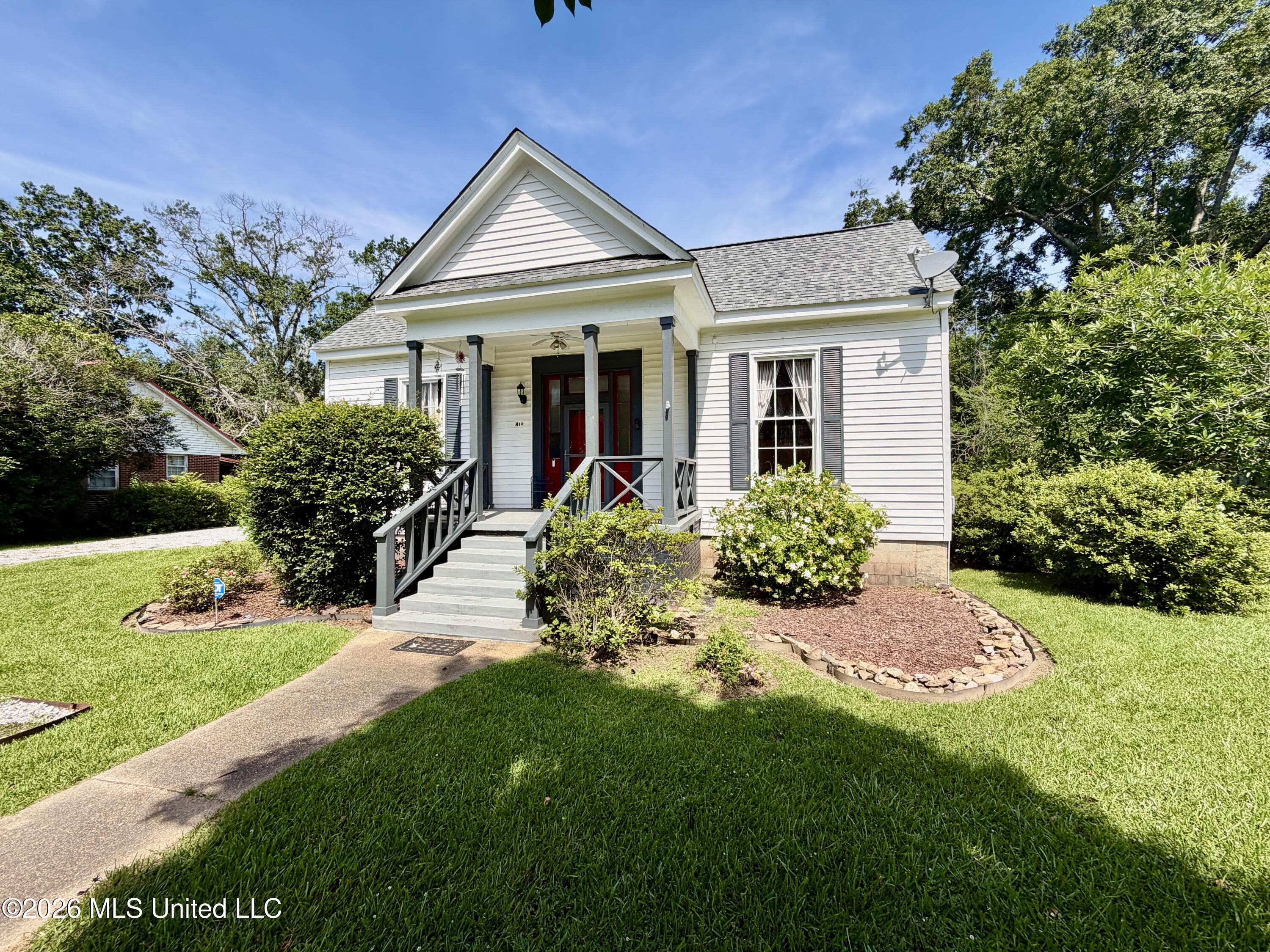 412 S Jackson Street Property Photo 4