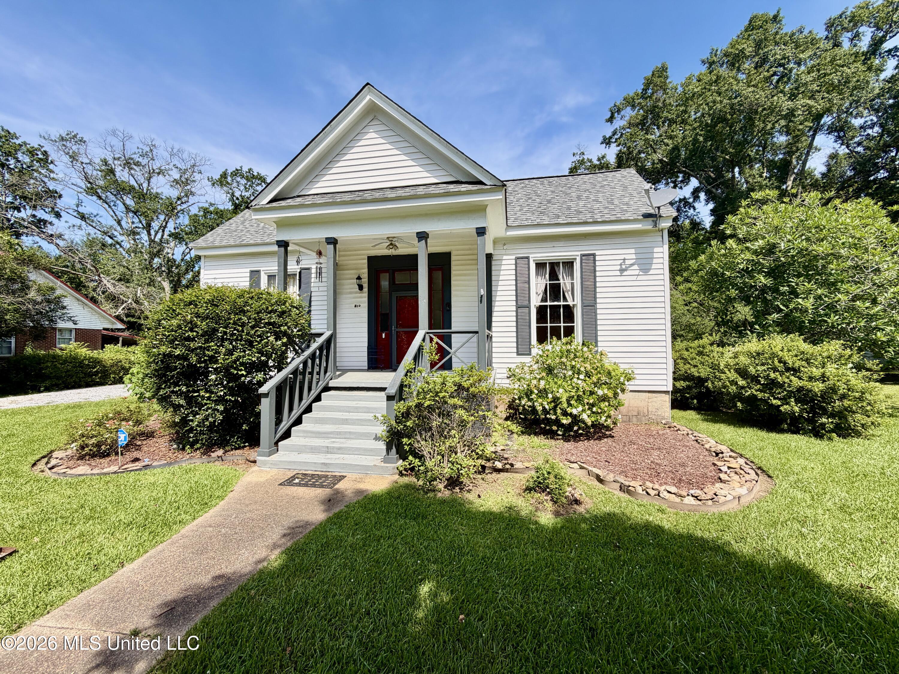 412 S Jackson Street Property Photo 5