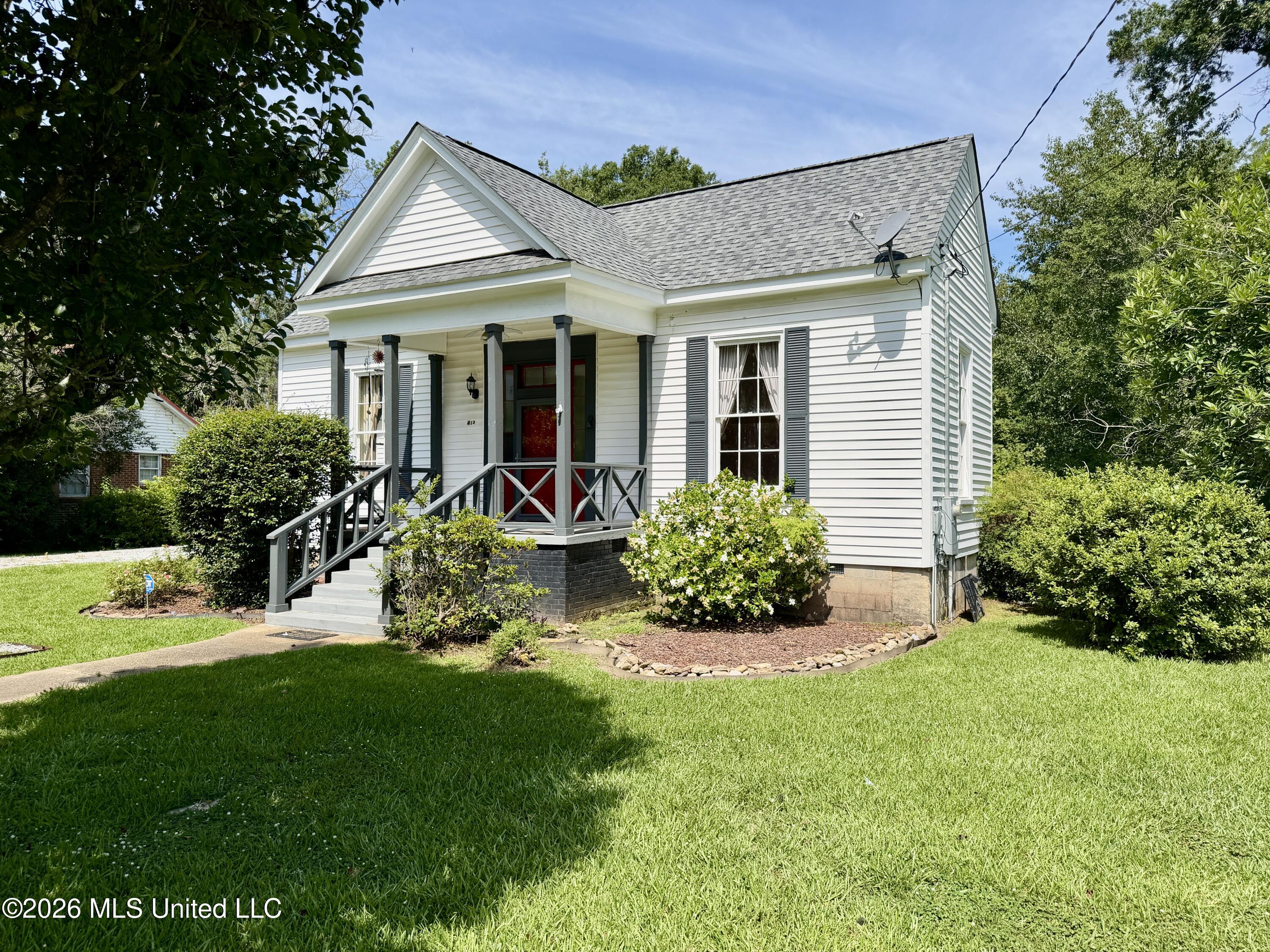 412 S Jackson Street Property Photo 6