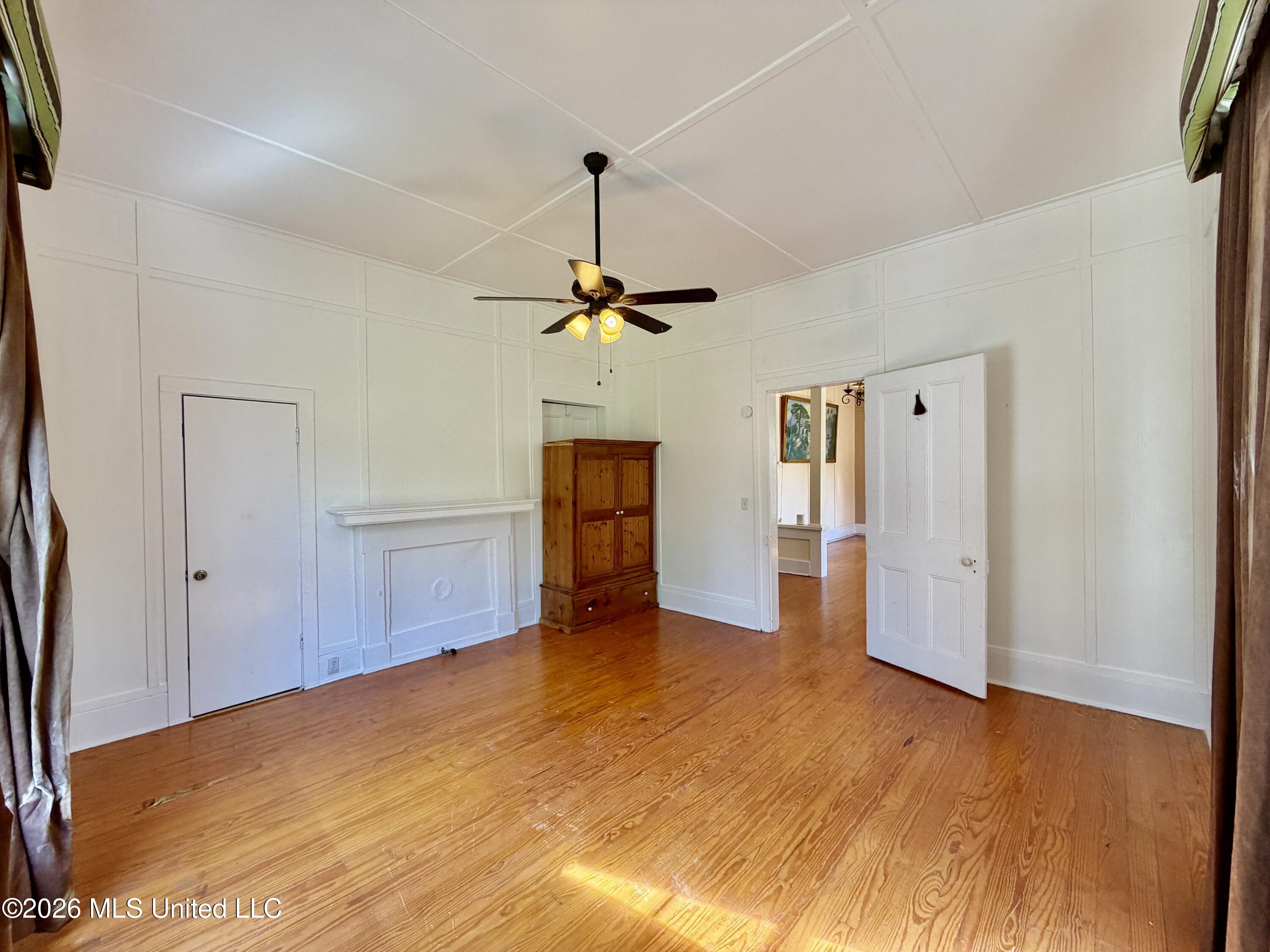 412 S Jackson Street Property Photo 23