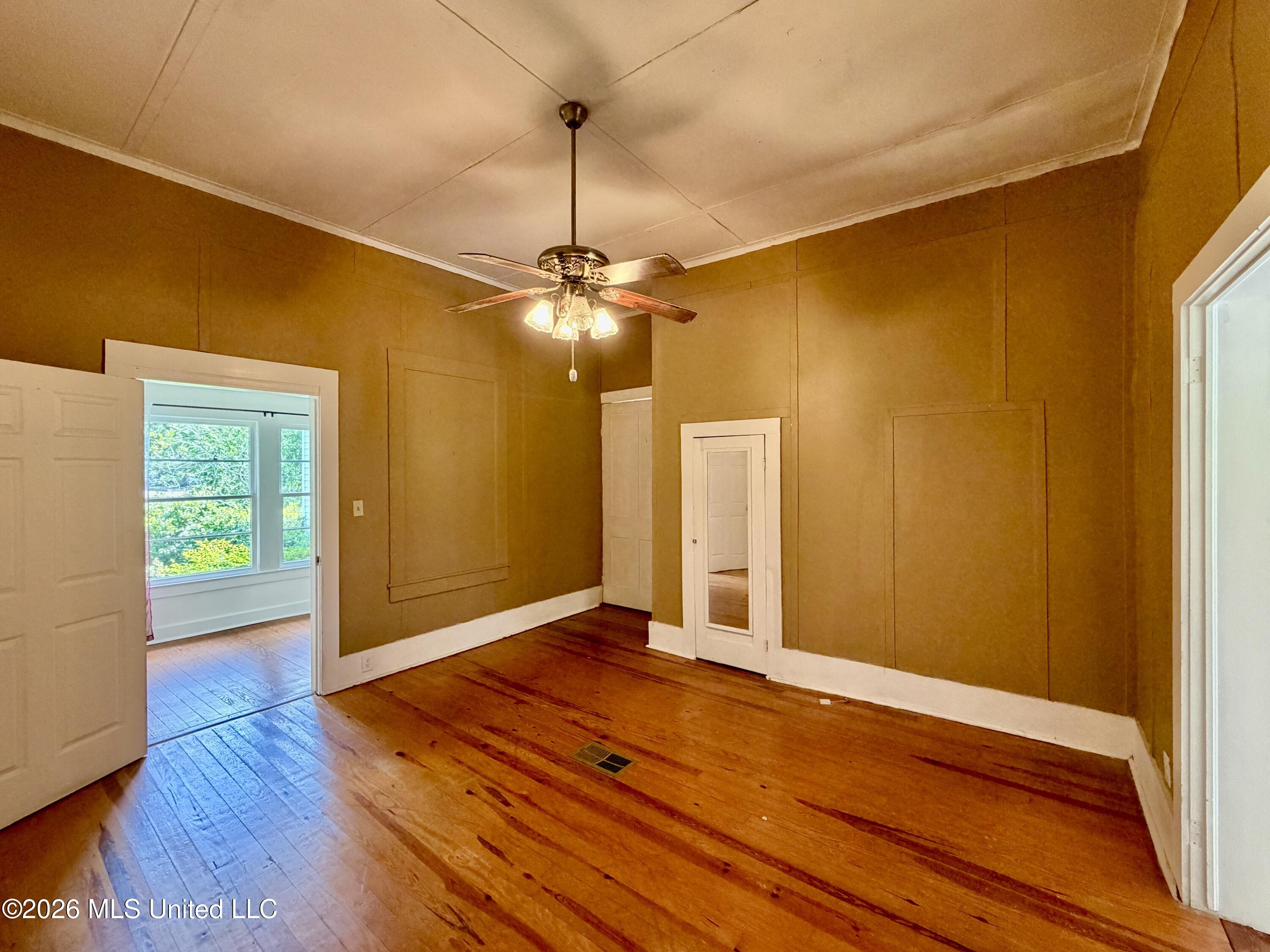 412 S Jackson Street Property Photo 27