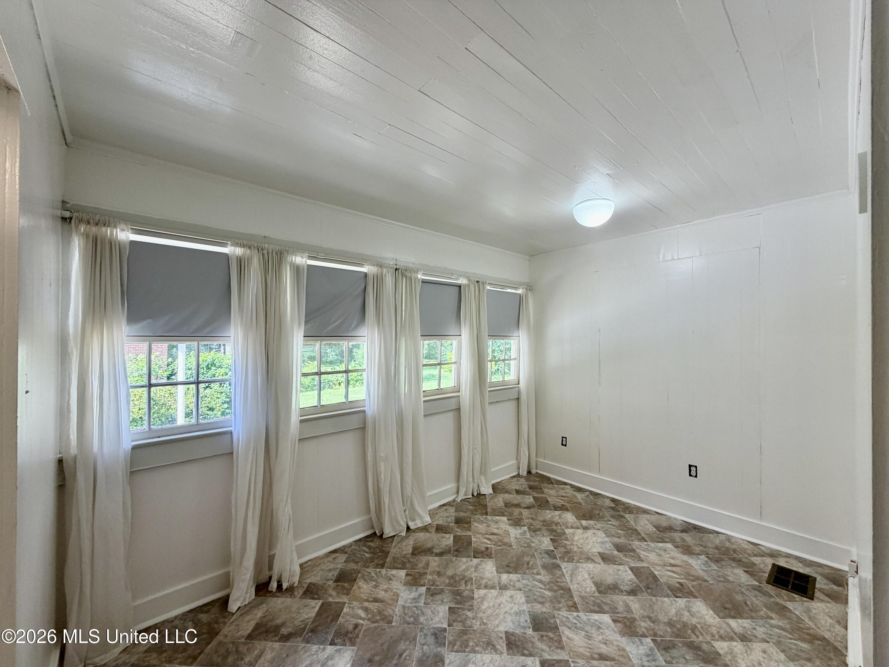 412 S Jackson Street Property Photo 28