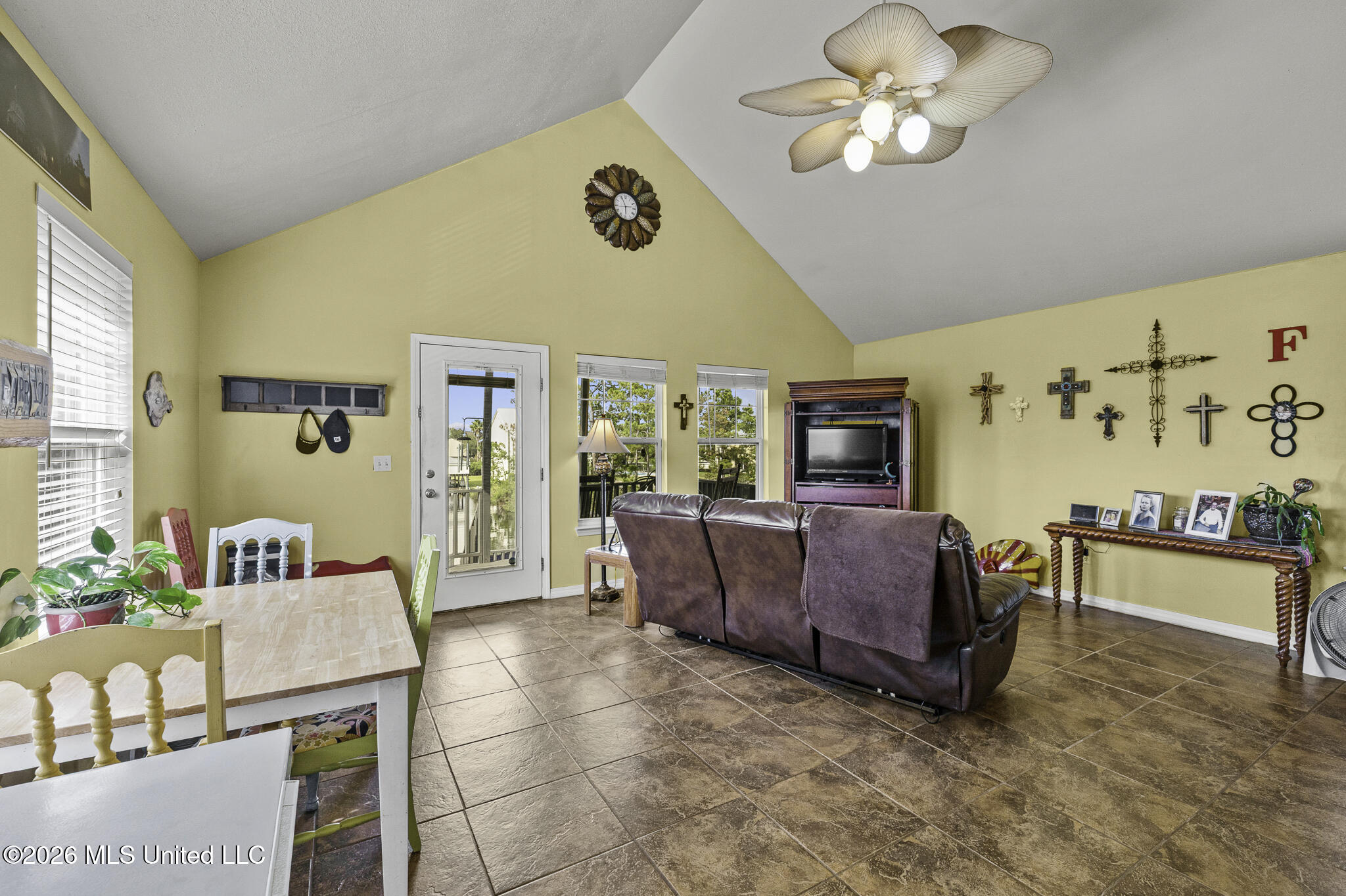 4180 1st Avenue Property Photo 6