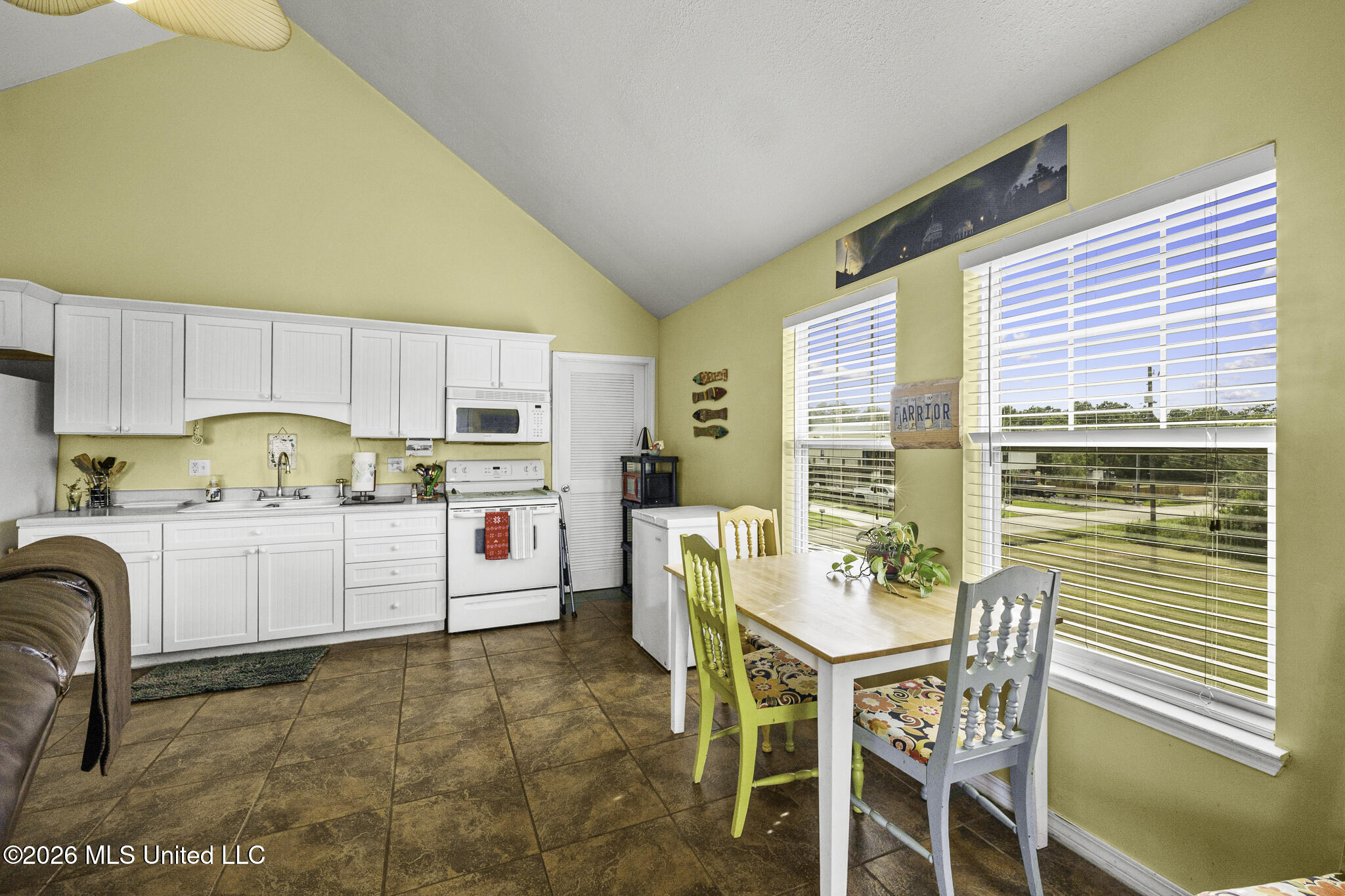 4180 1st Avenue Property Photo 10