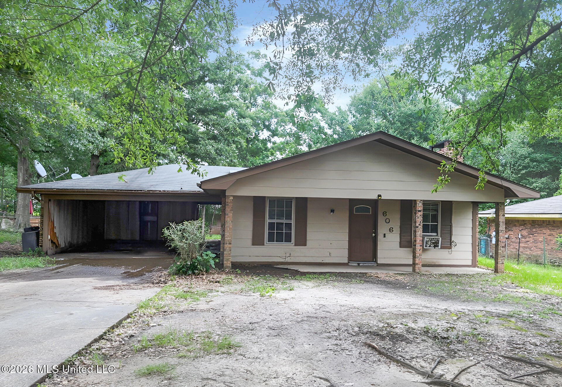 606 Hacienda Avenue Property Photo 4