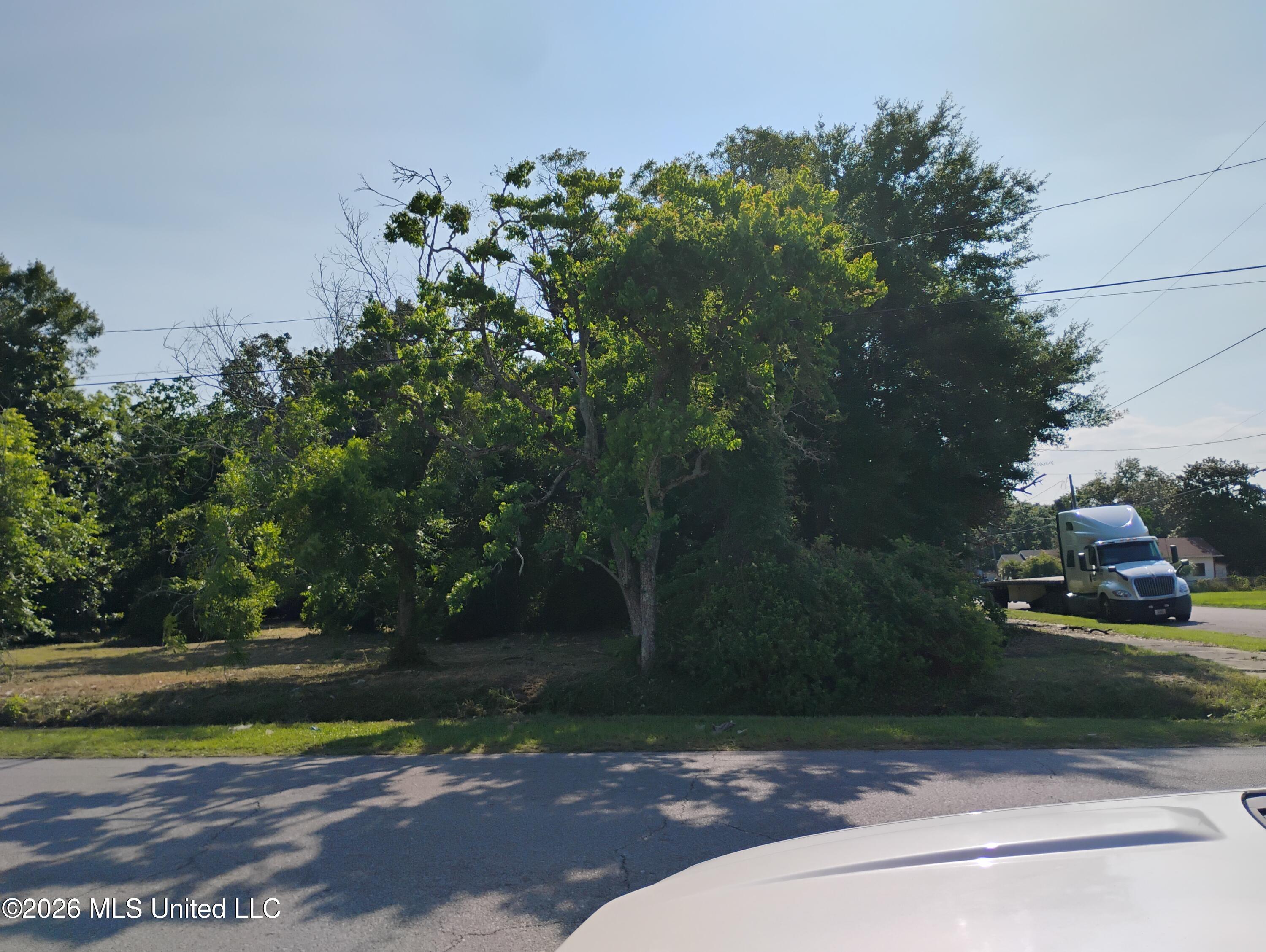 2001 30th Street Property Photo 3
