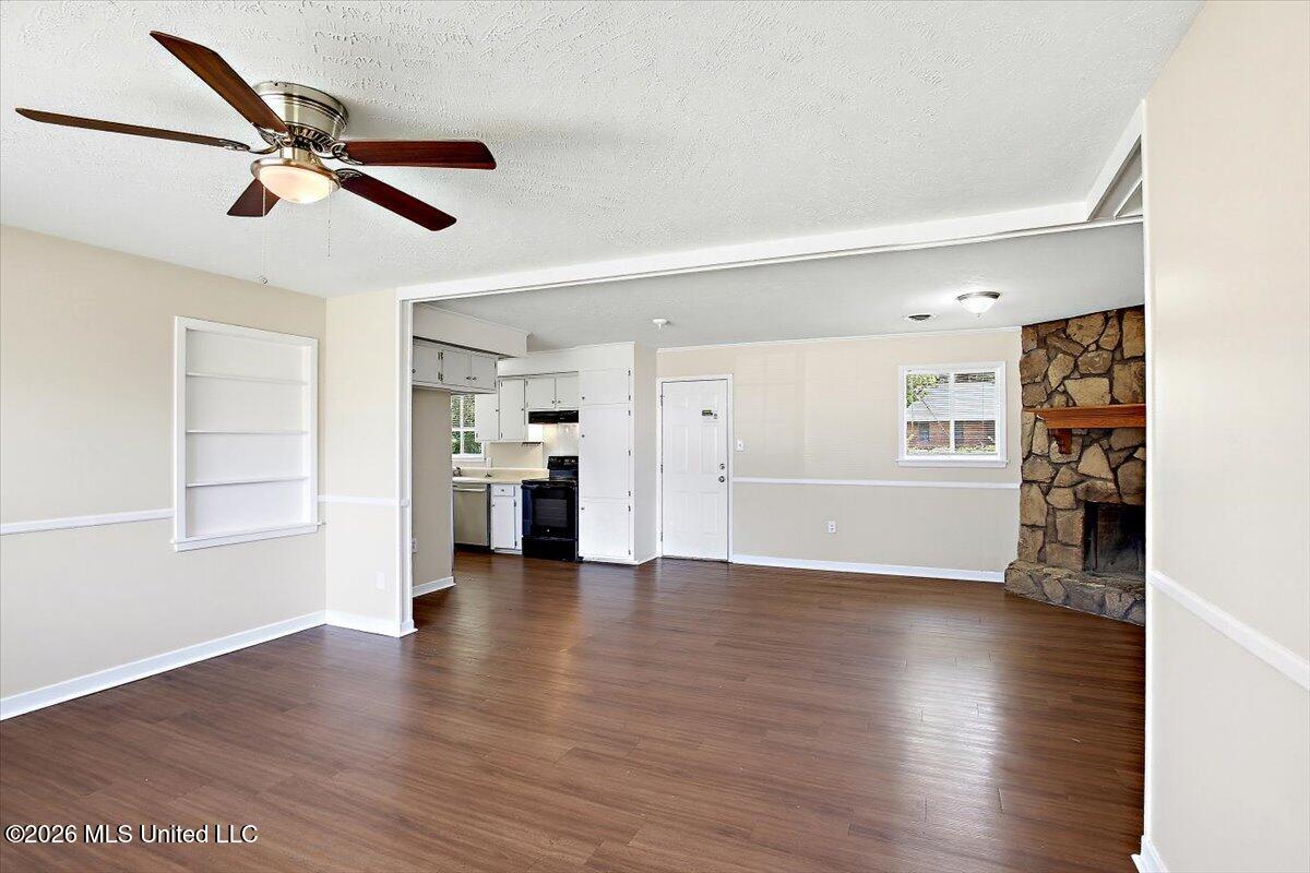 3451 Harle Street Property Photo 6