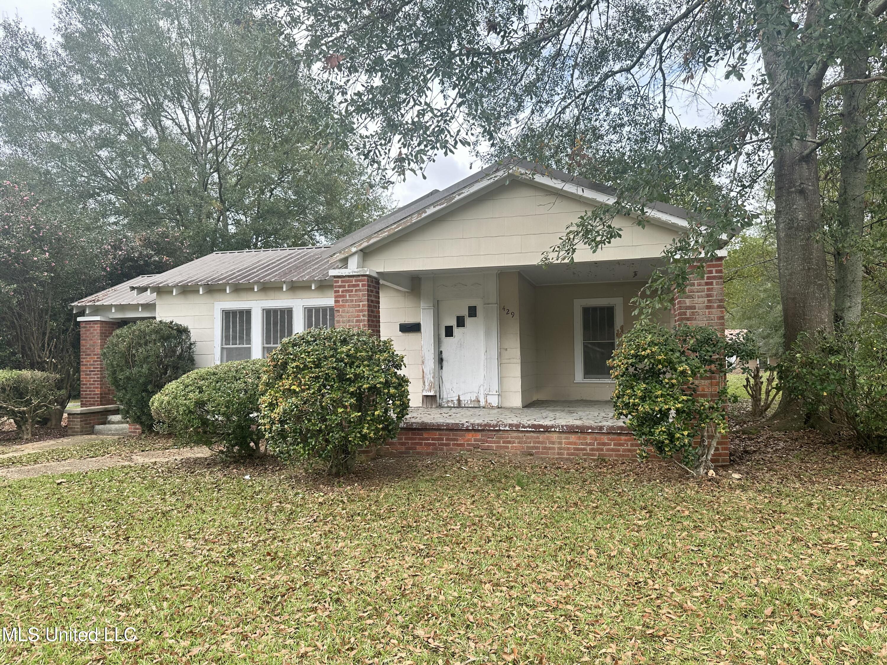 429 1st Avenue Property Photo 1