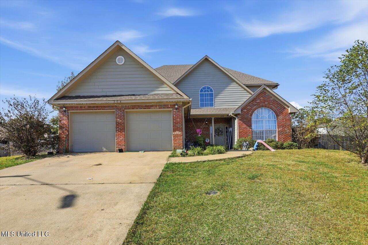 204 Lyle Circle Property Photo 1