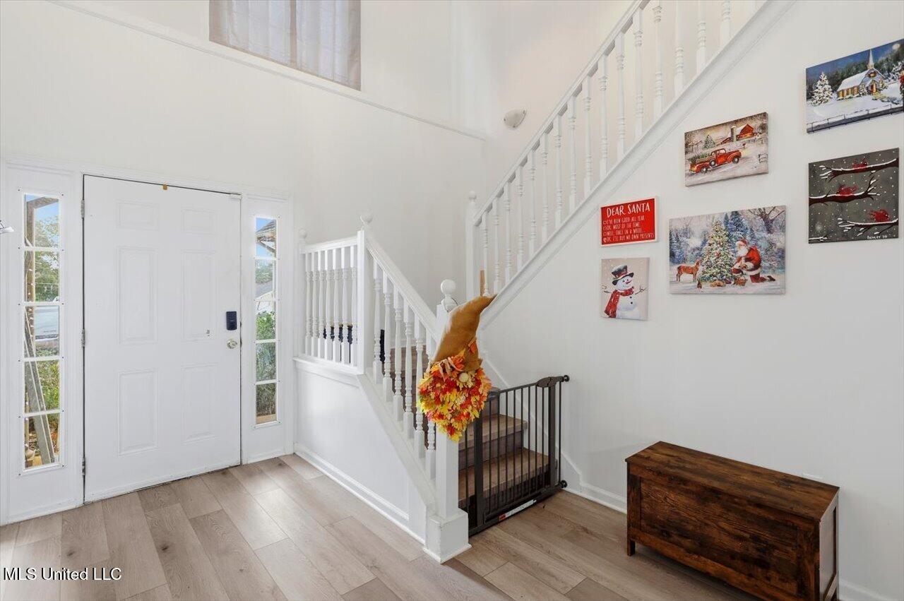 204 Lyle Circle Property Photo 3