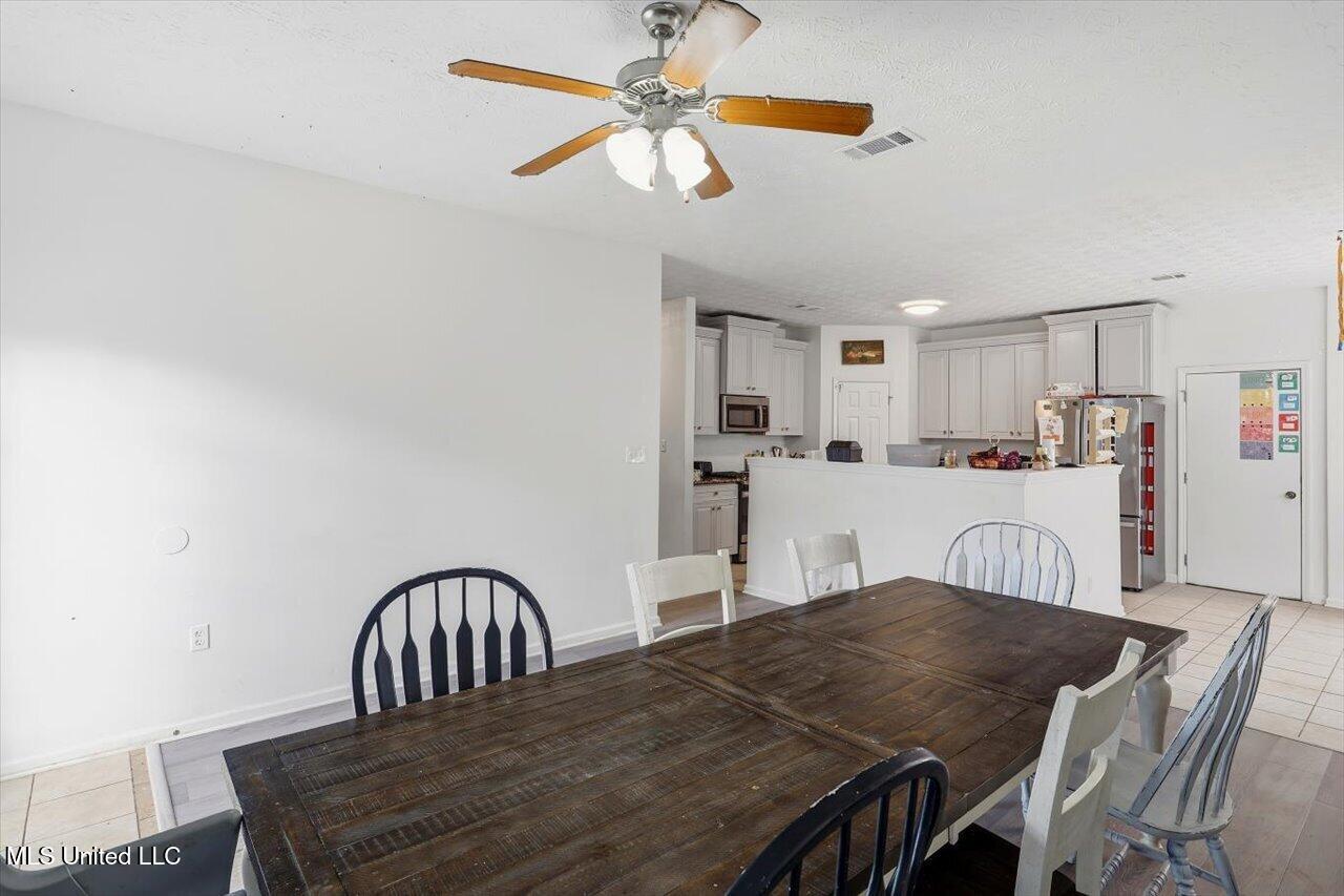 204 Lyle Circle Property Photo 12