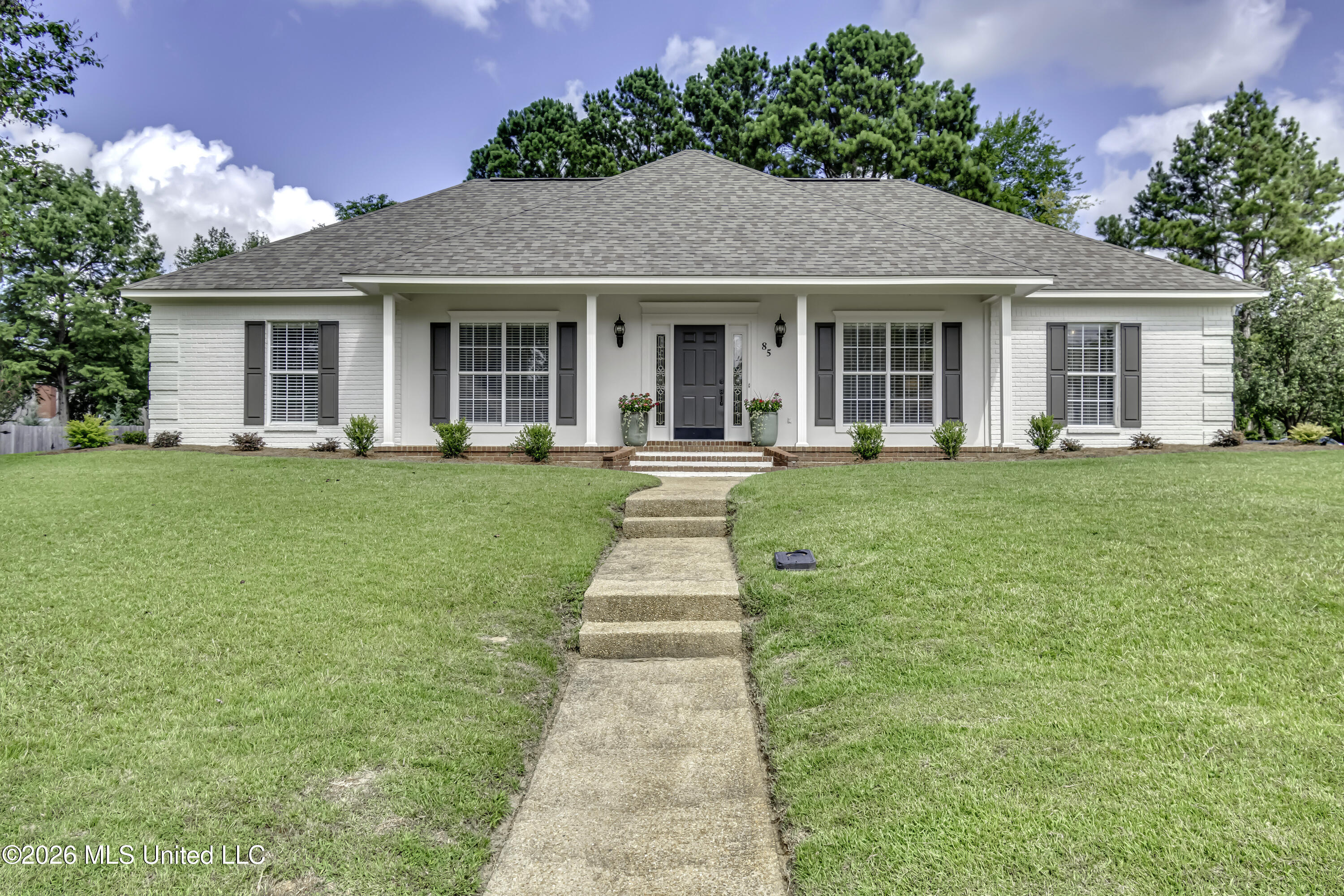 85 Eastgate Drive Property Photo 1