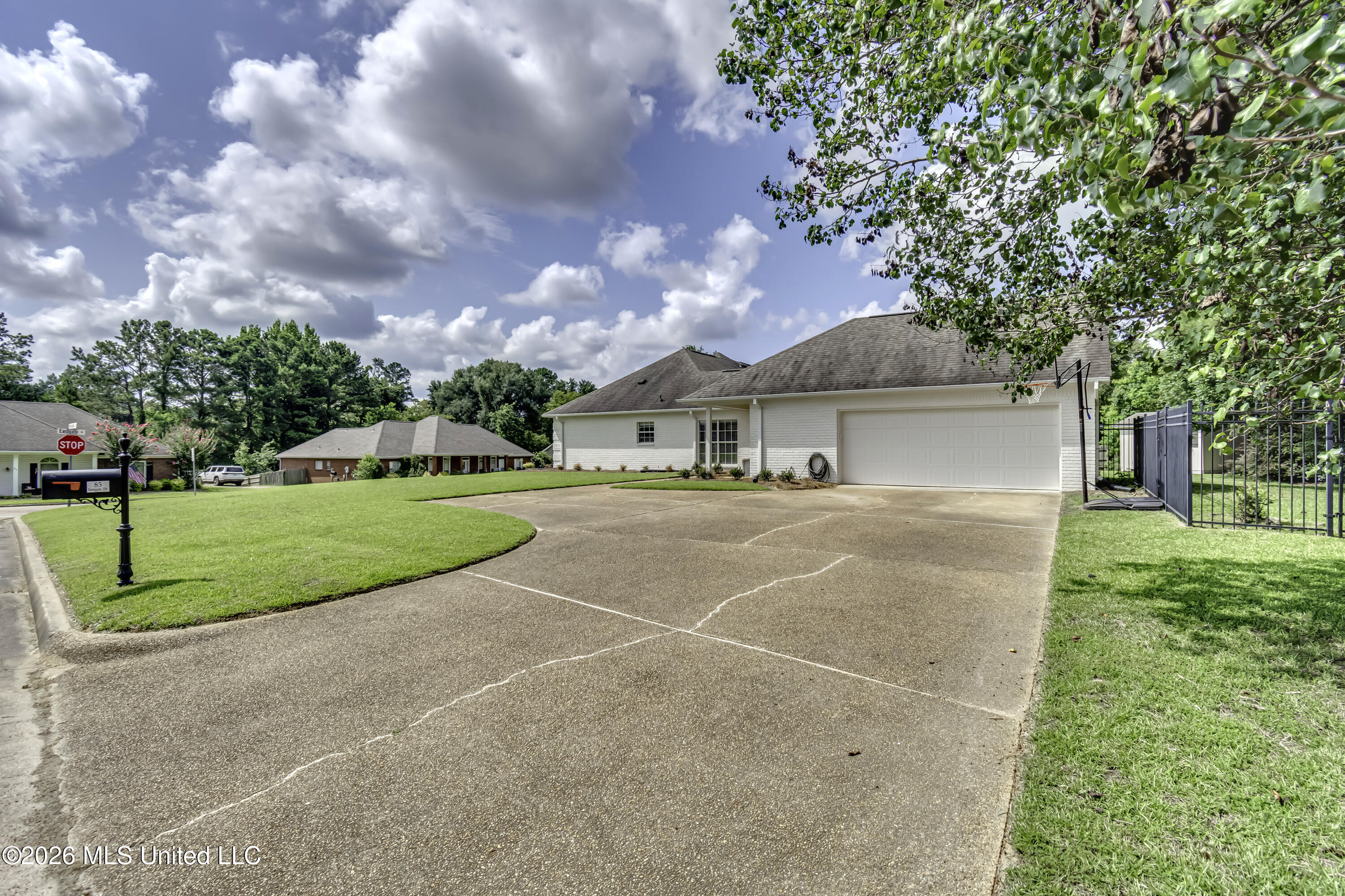 85 Eastgate Drive Property Photo 6