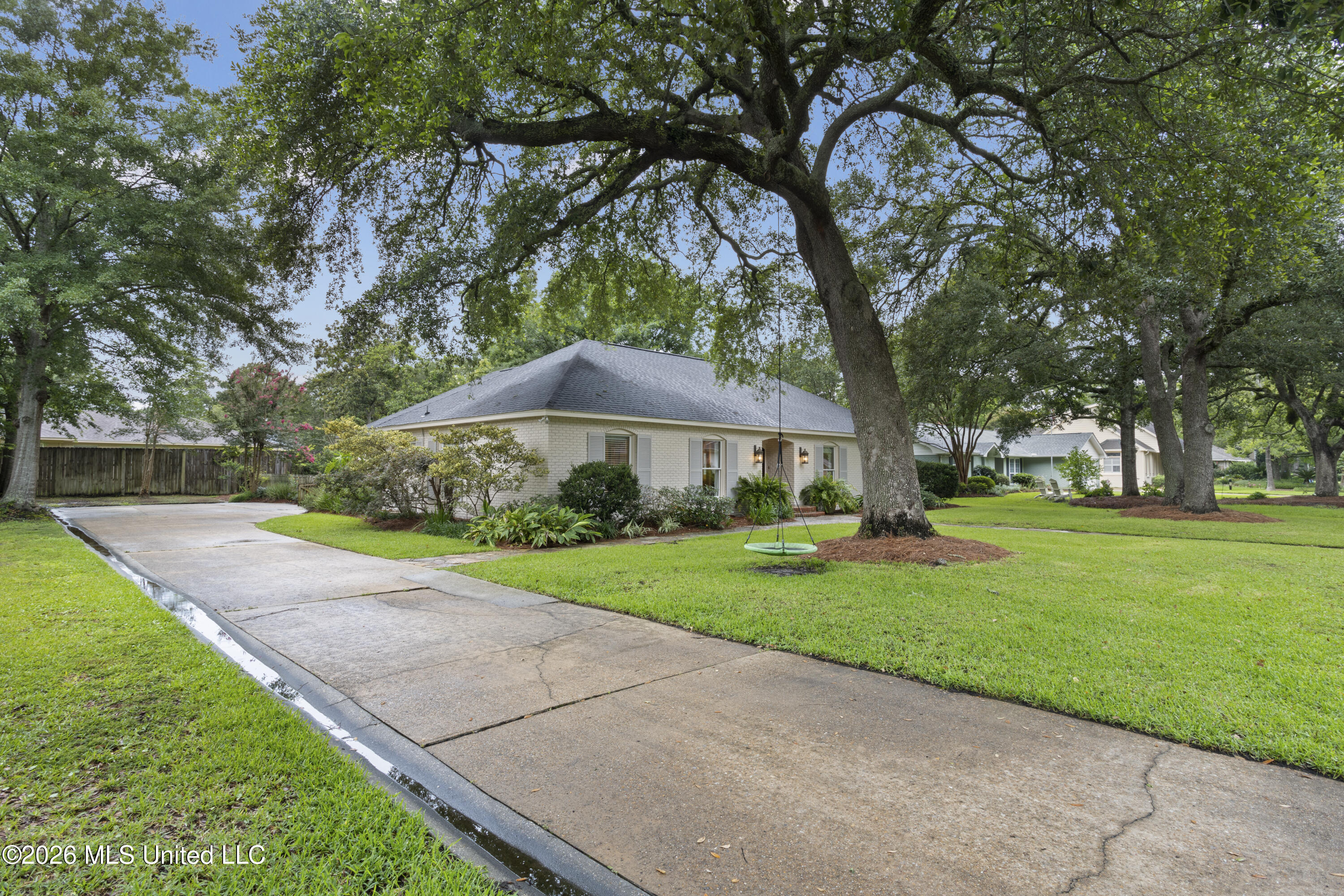45 Greenbriar Drive Property Photo 2