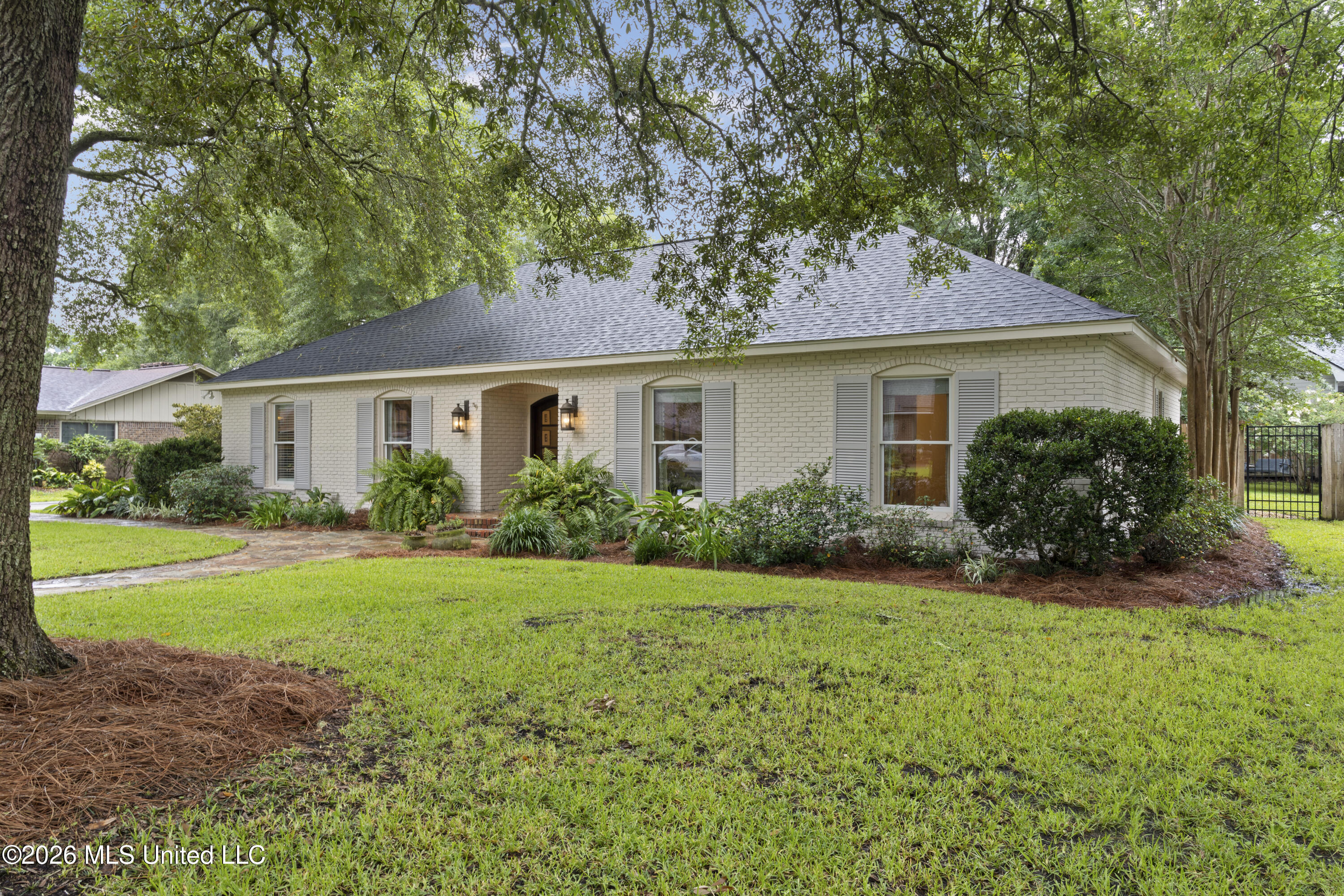 45 Greenbriar Drive Property Photo 3