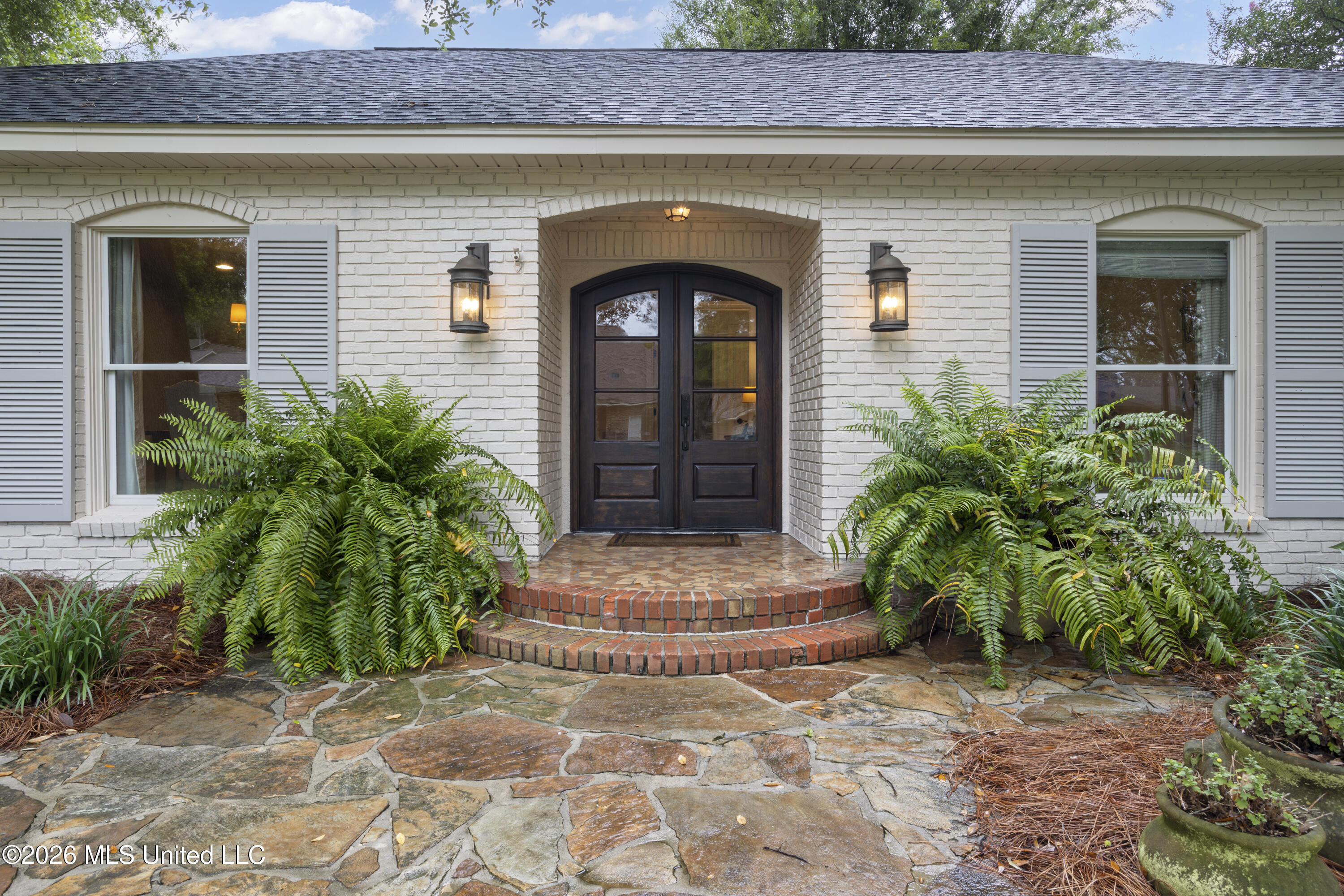 45 Greenbriar Drive Property Photo 4