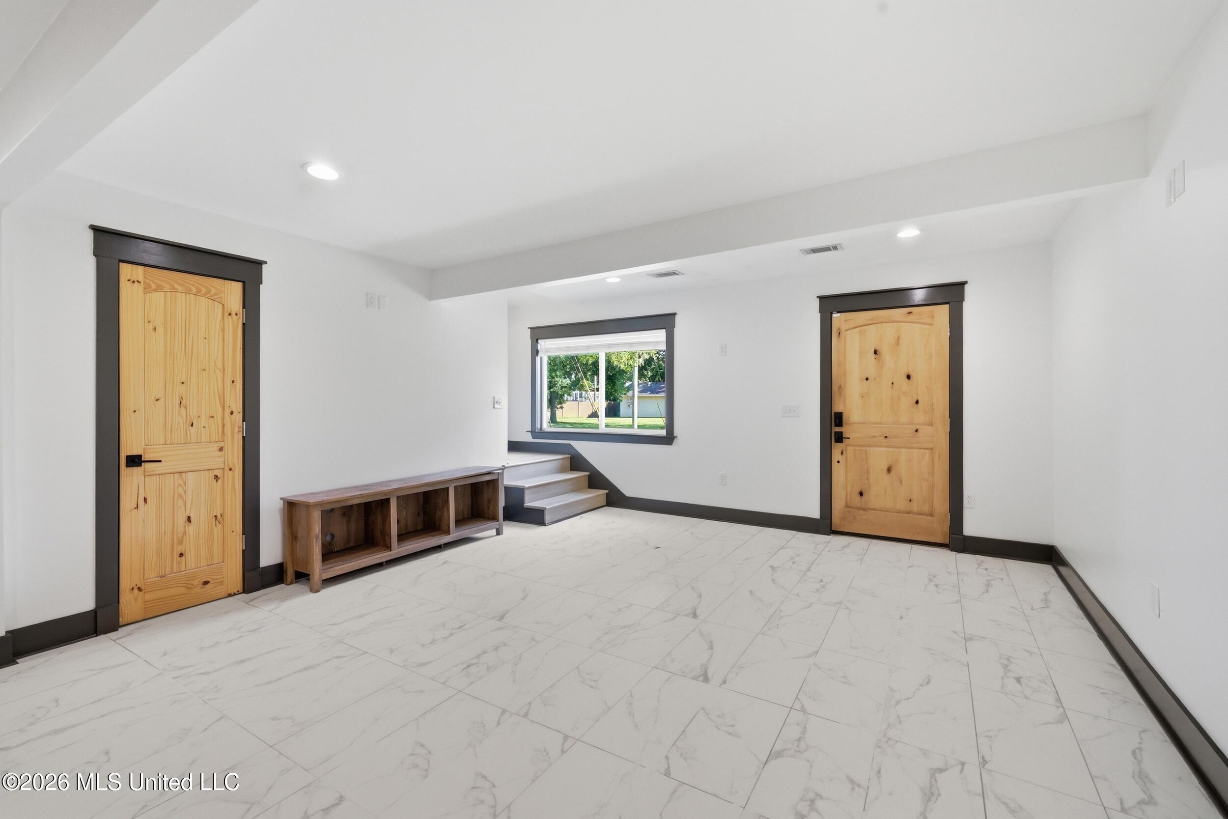 905 Percy Street Property Photo 8