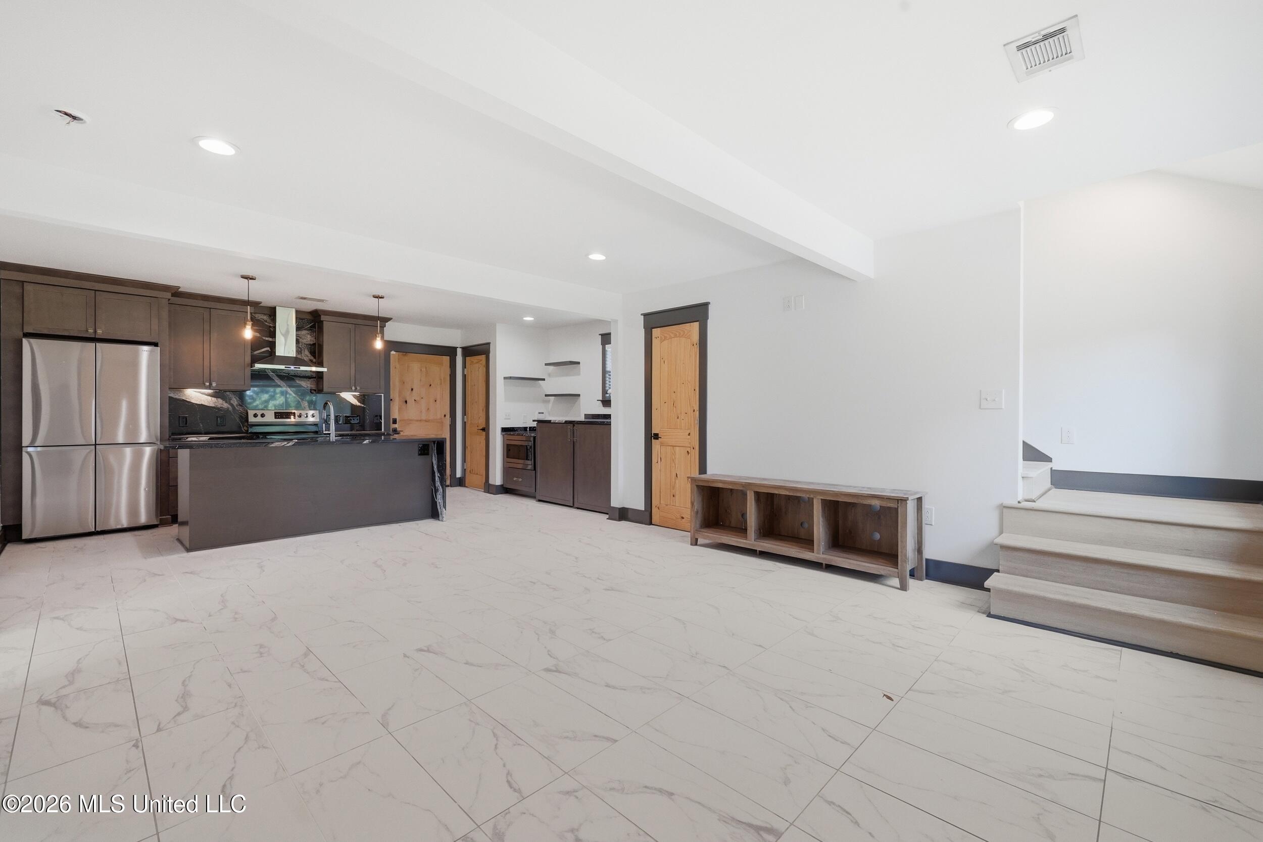 905 Percy Street Property Photo 10