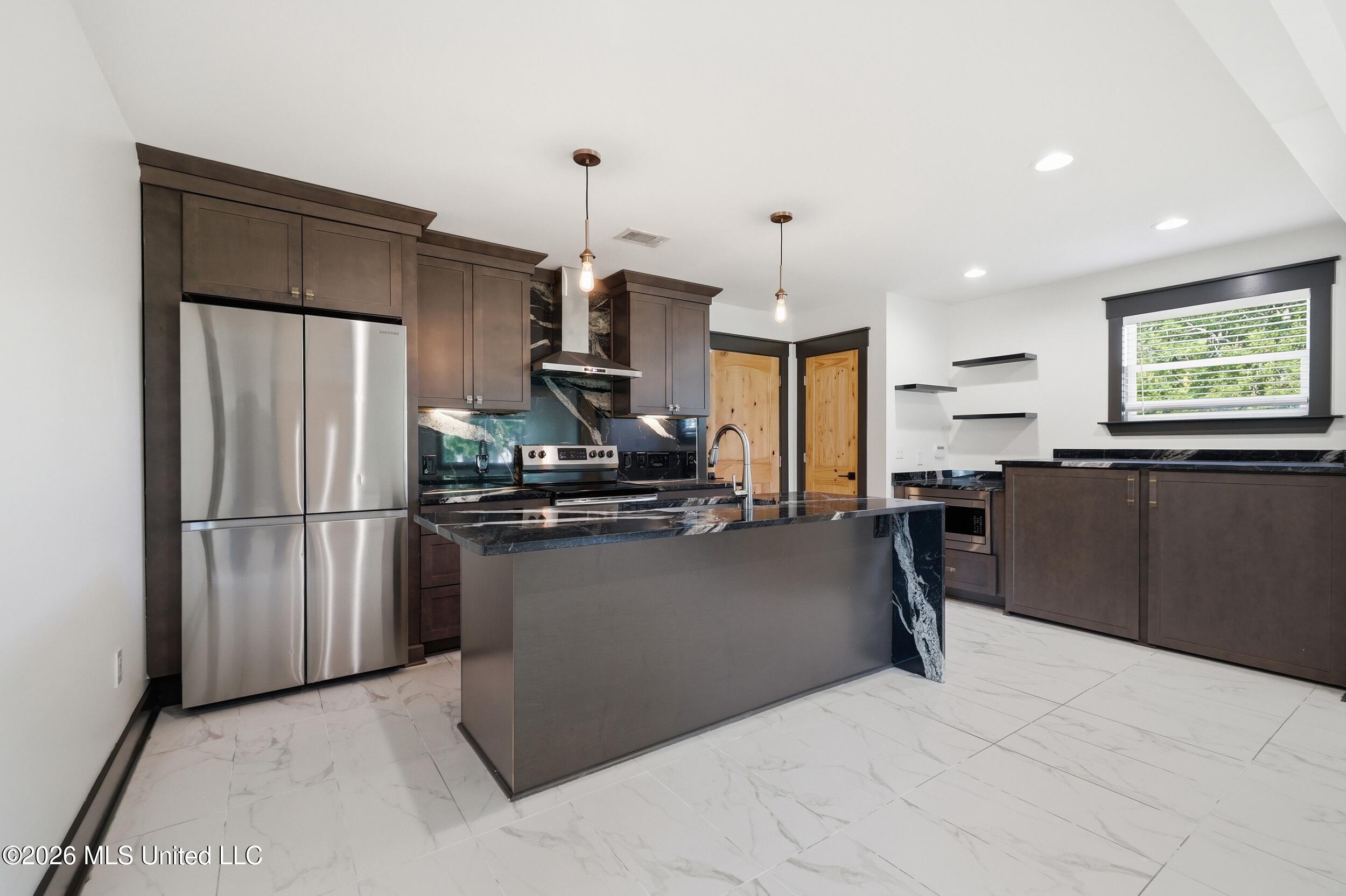 905 Percy Street Property Photo 13