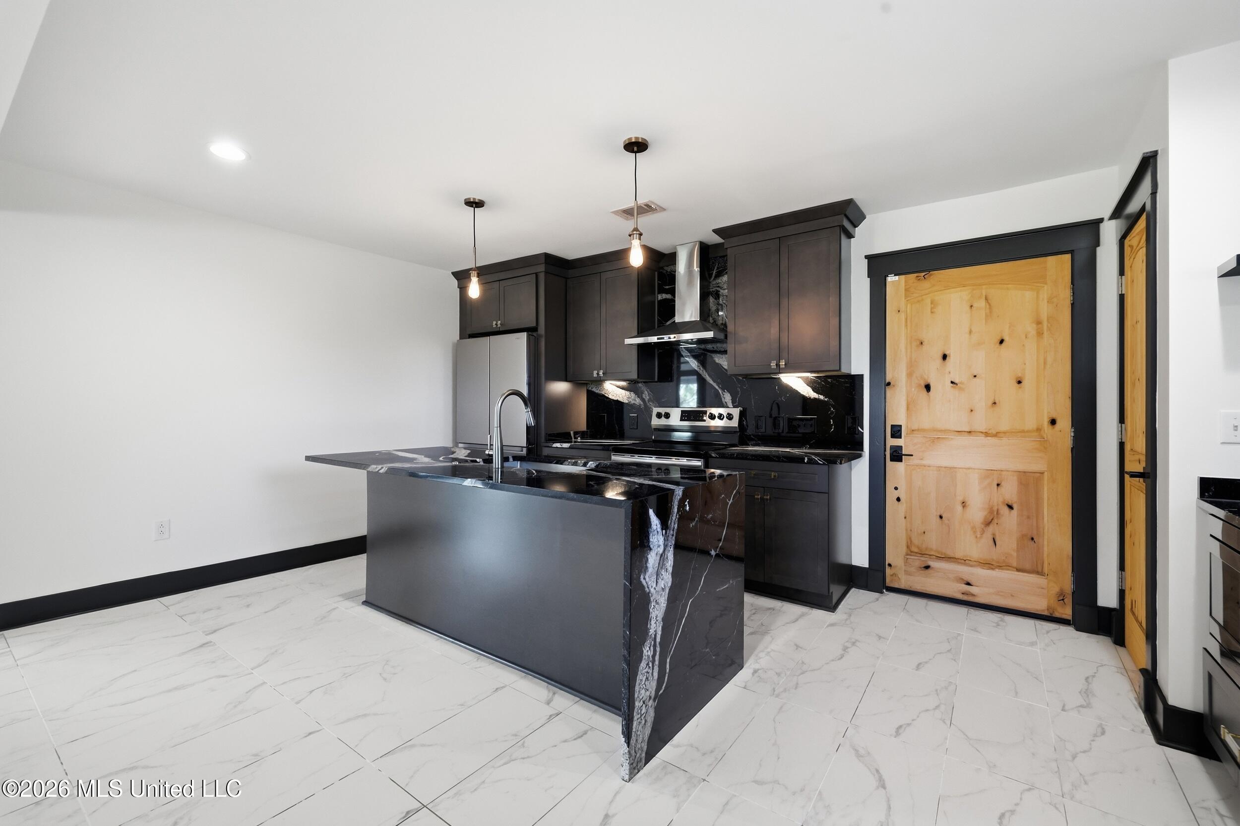 905 Percy Street Property Photo 14