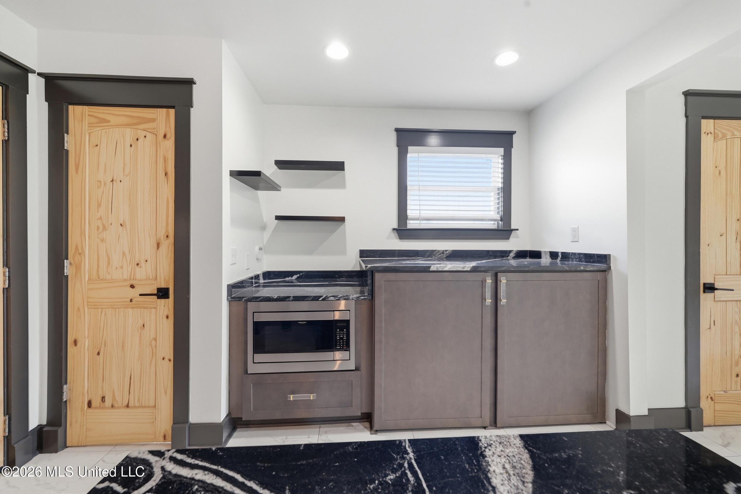 905 Percy Street Property Photo 17