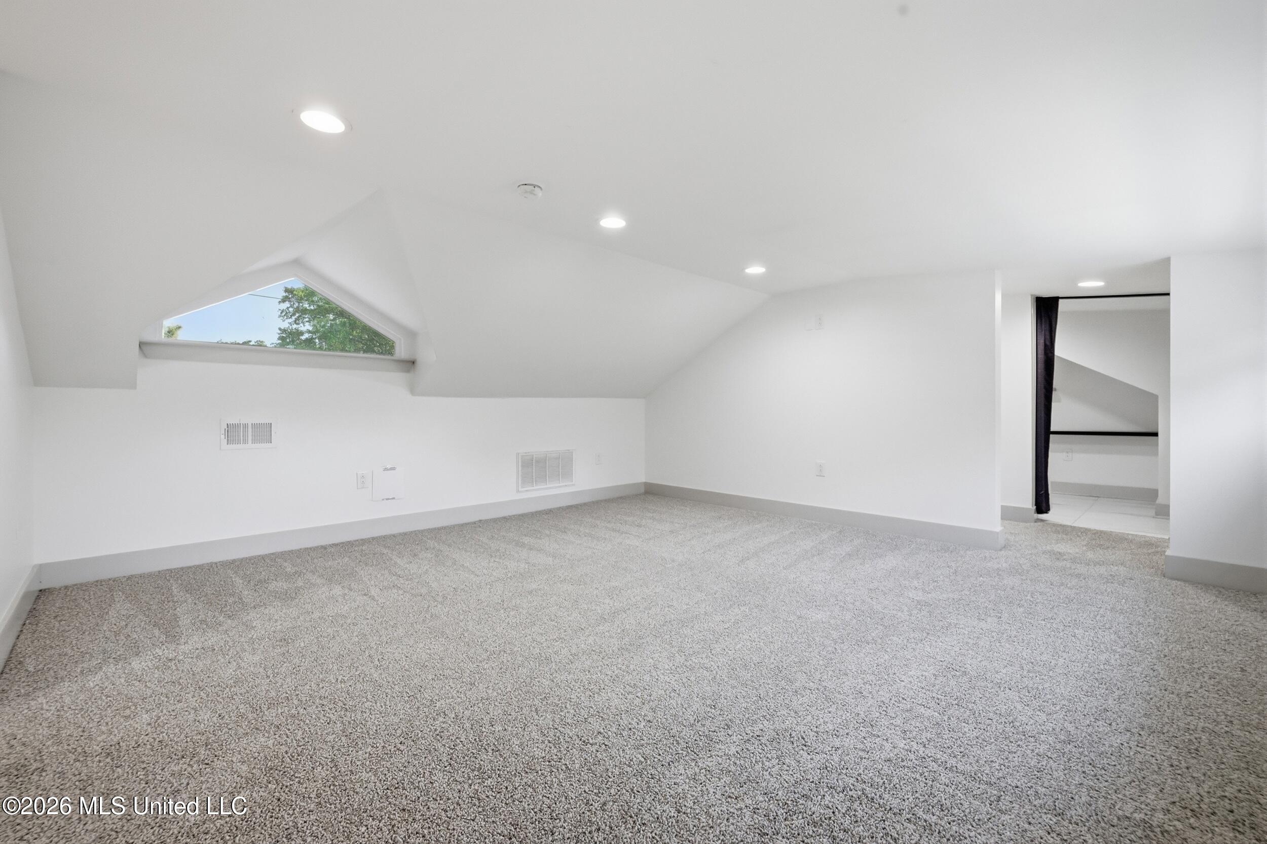 905 Percy Street Property Photo 26