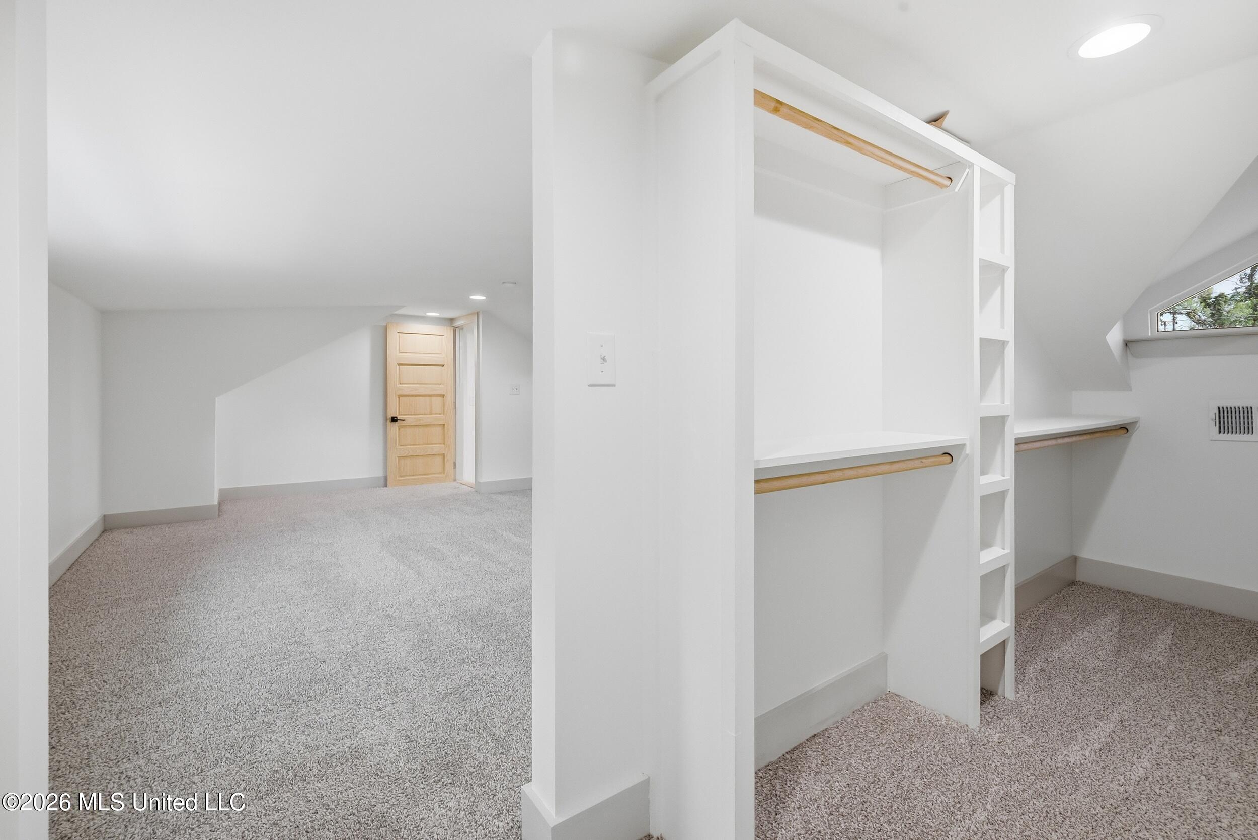905 Percy Street Property Photo 28