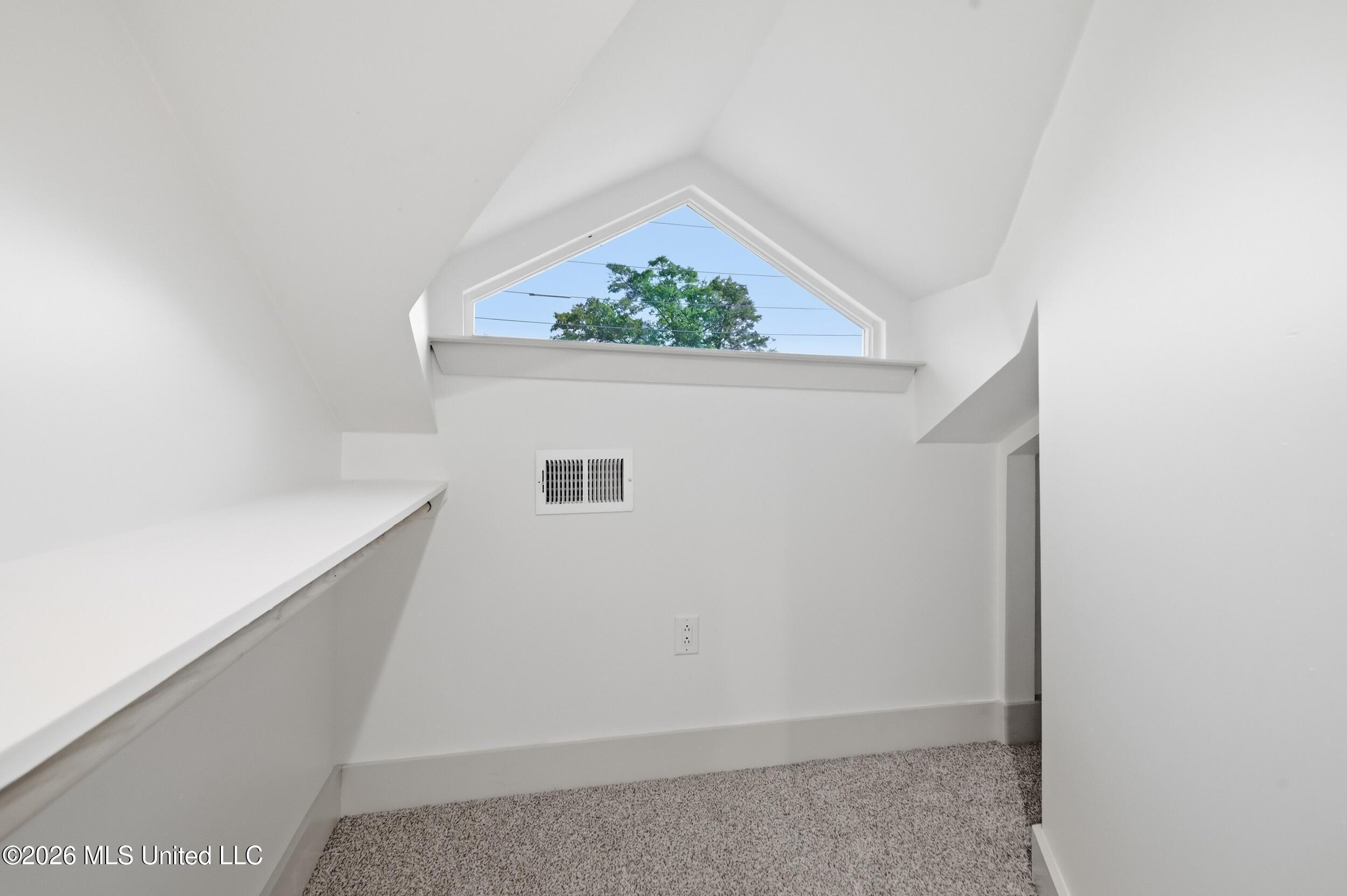 905 Percy Street Property Photo 29