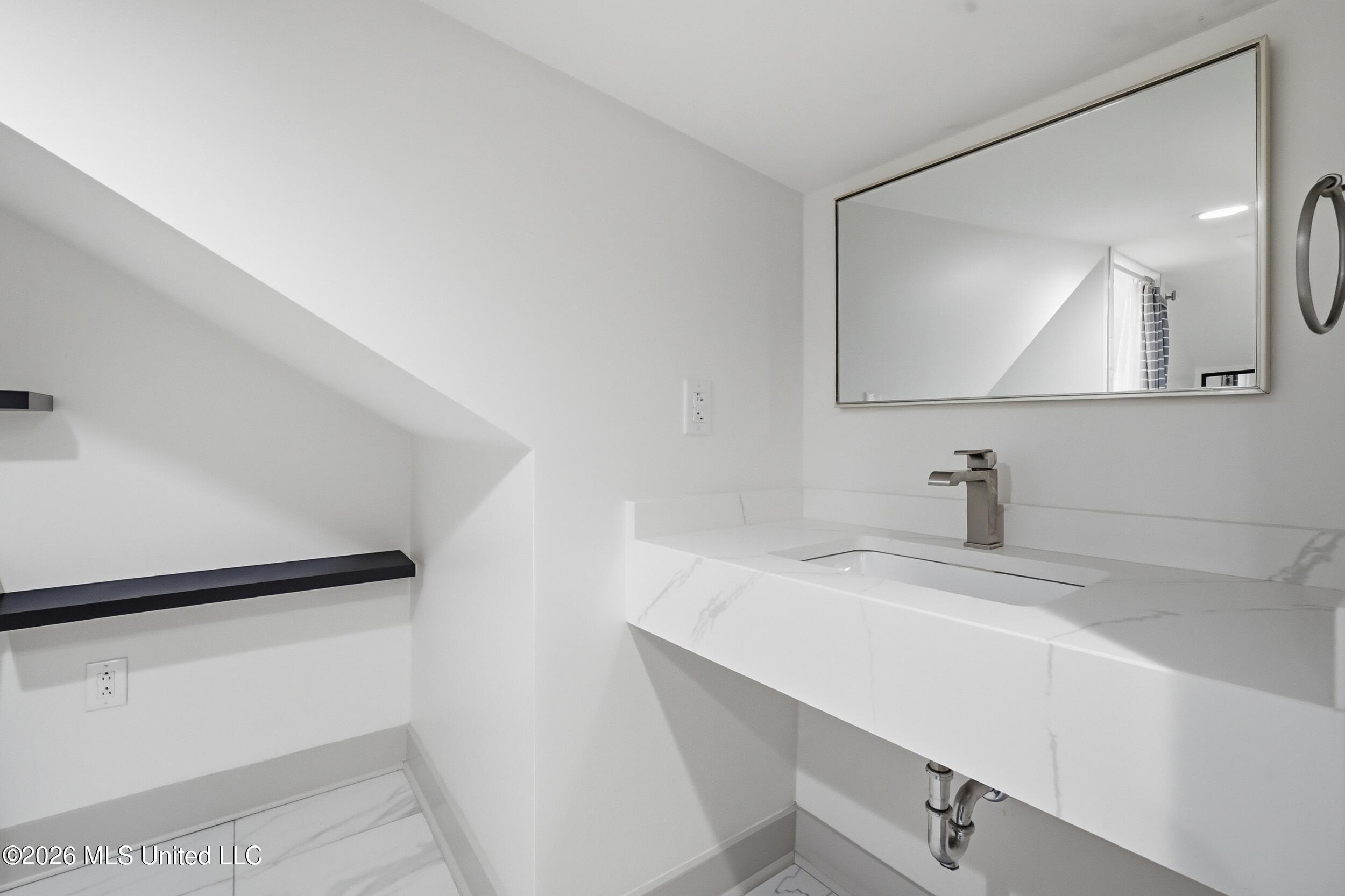 905 Percy Street Property Photo 32