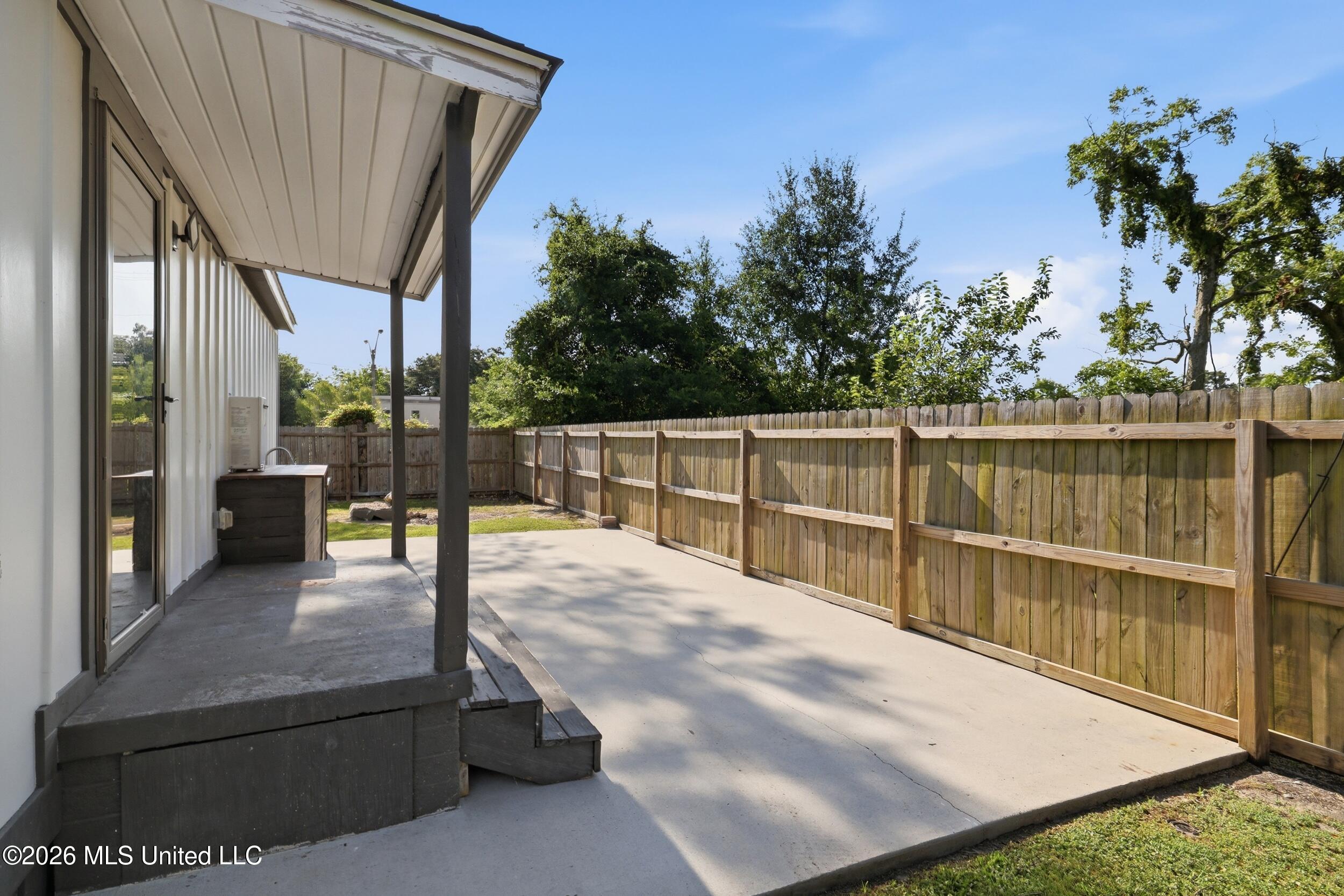 905 Percy Street Property Photo 34