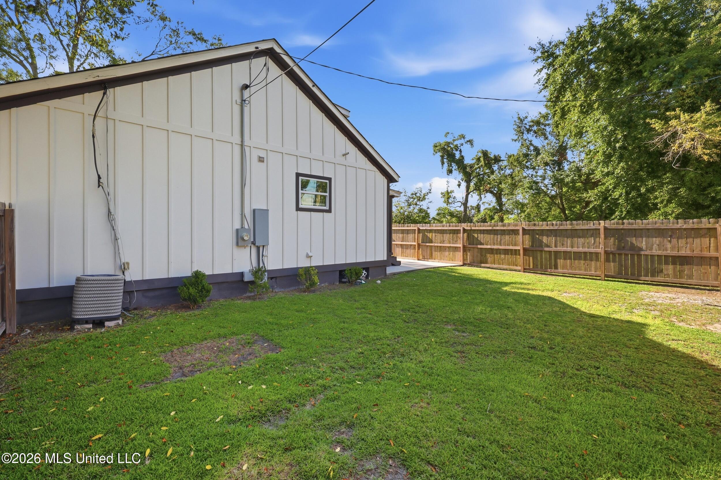 905 Percy Street Property Photo 37