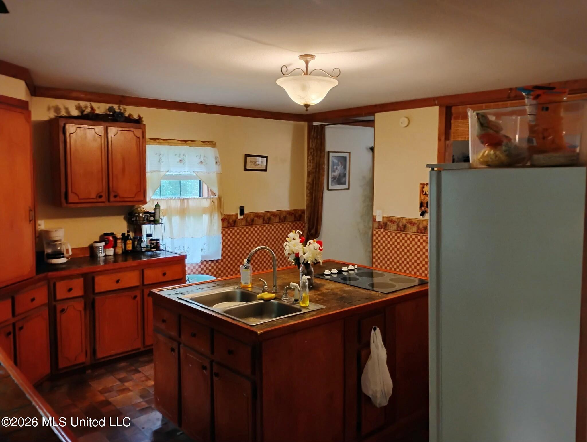 2025 Hendrix Road Property Photo 1