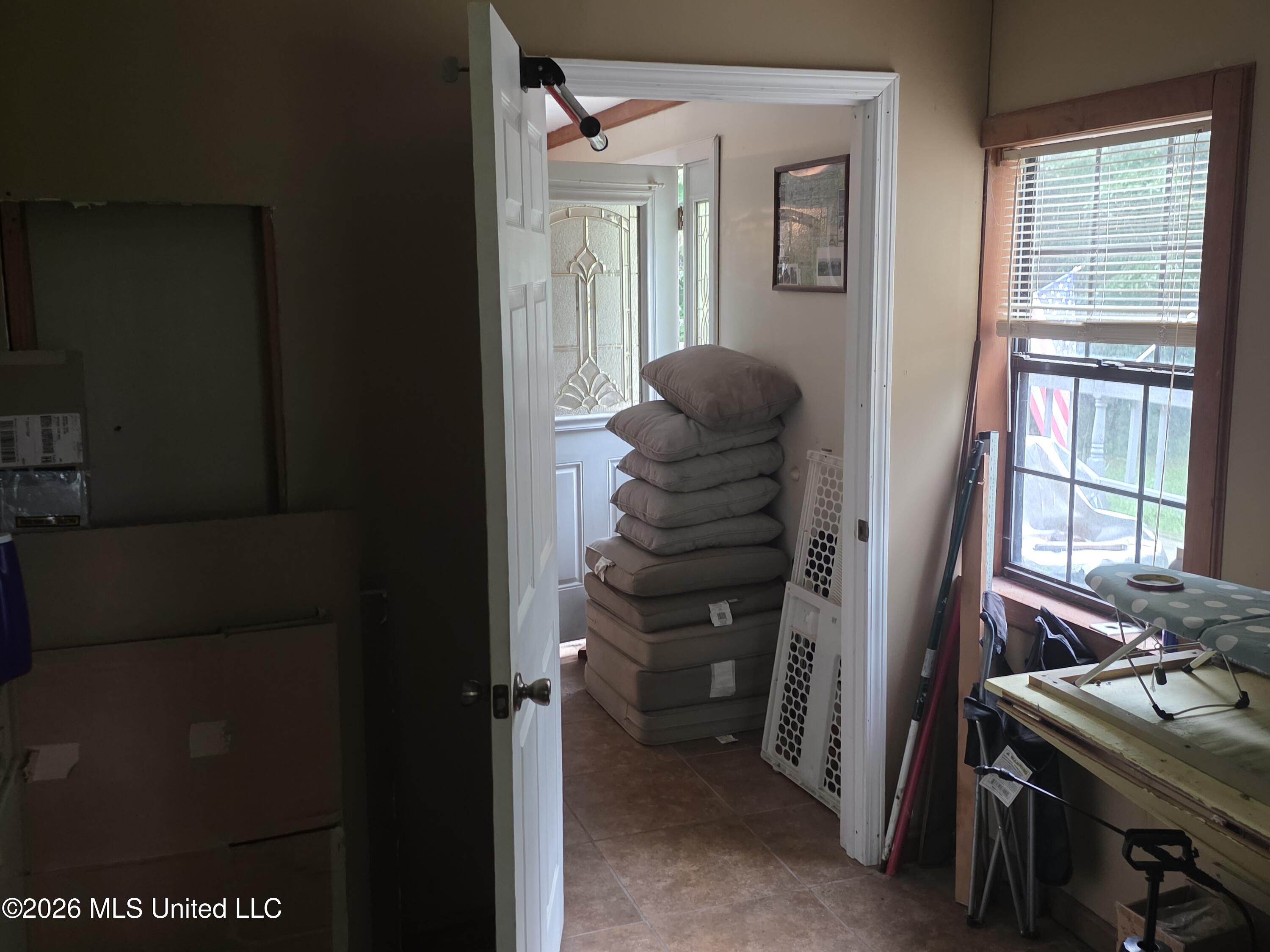 2025 Hendrix Road Property Photo 6
