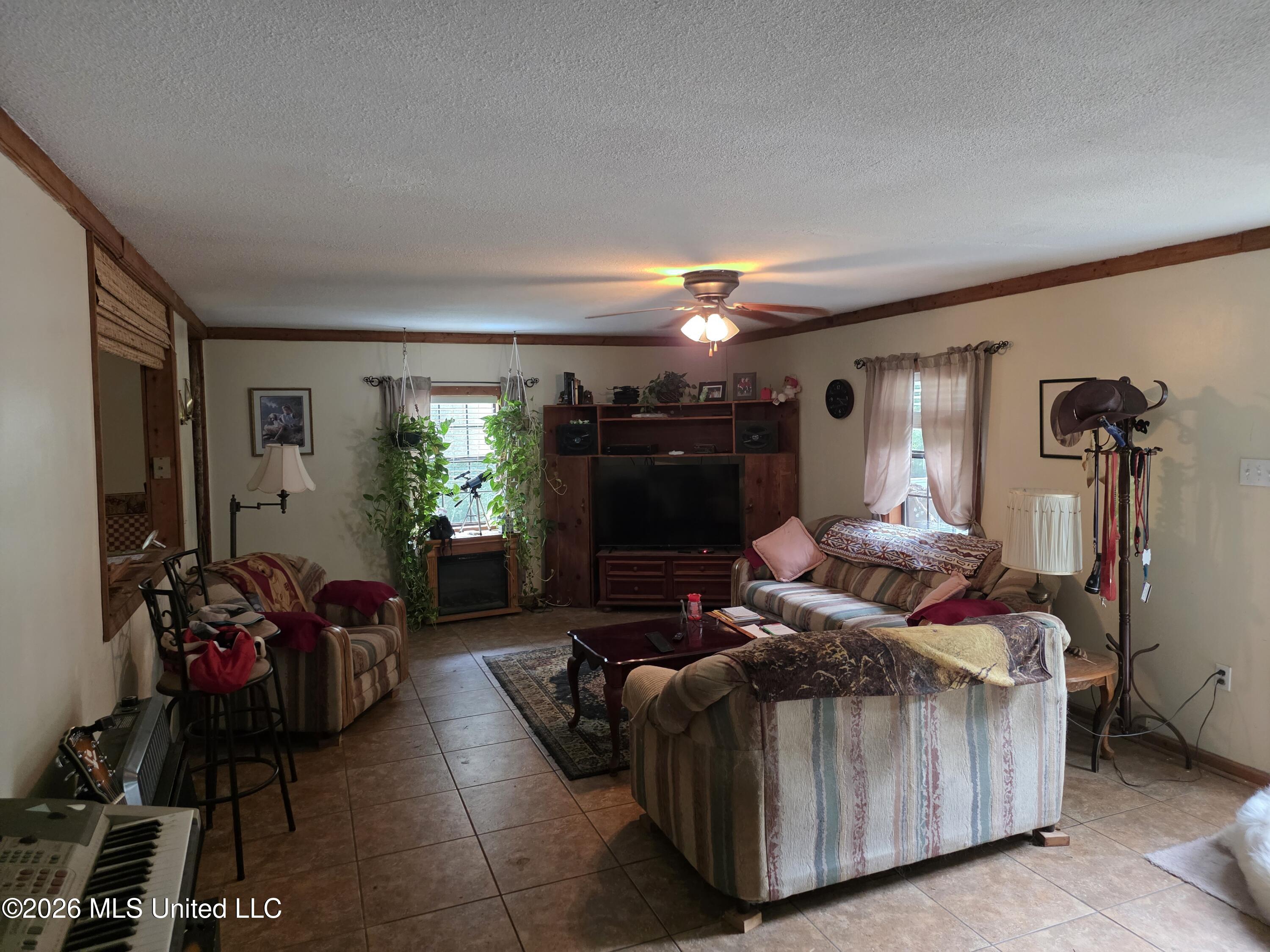 2025 Hendrix Road Property Photo 7