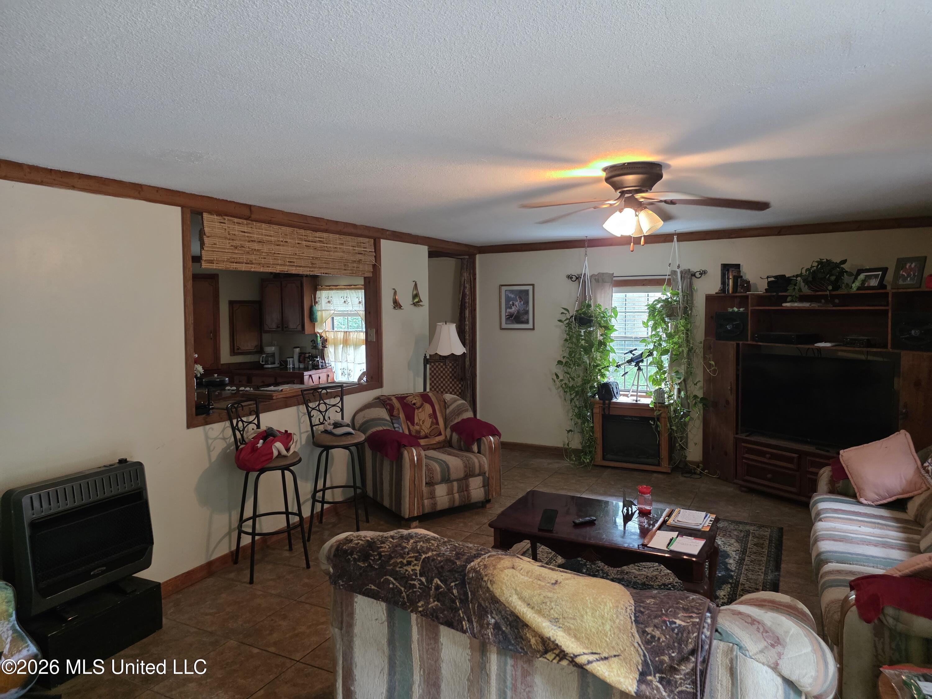 2025 Hendrix Road Property Photo 8