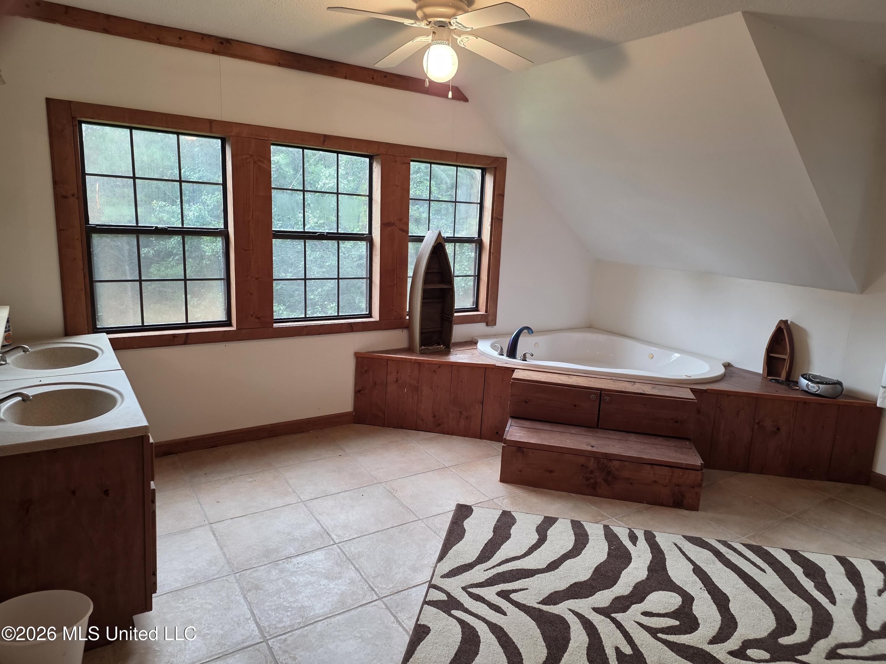 2025 Hendrix Road Property Photo 19