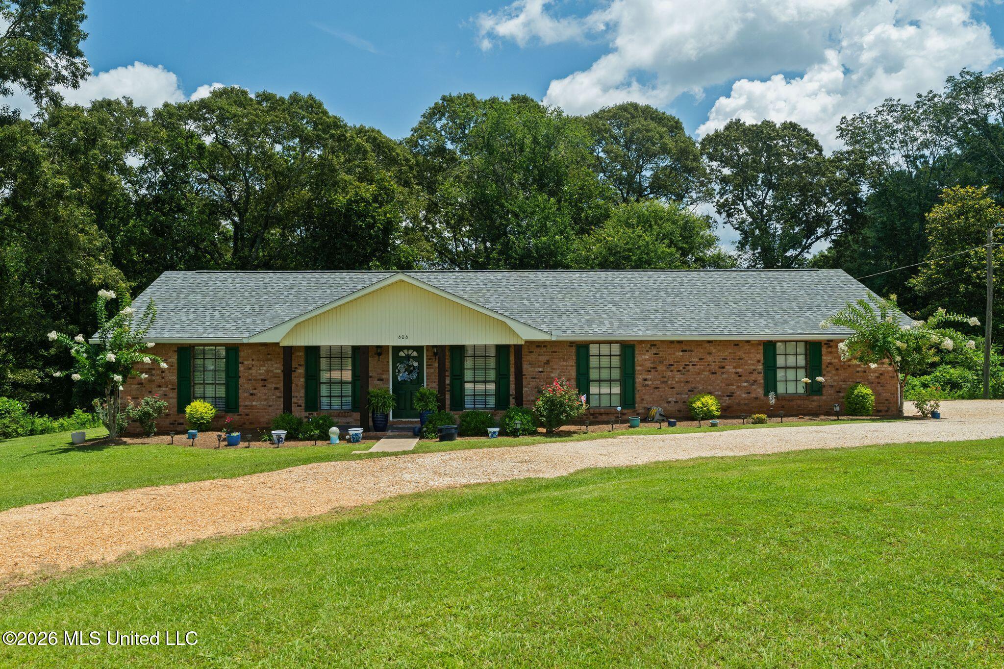 606 Pierce Road Property Photo 2