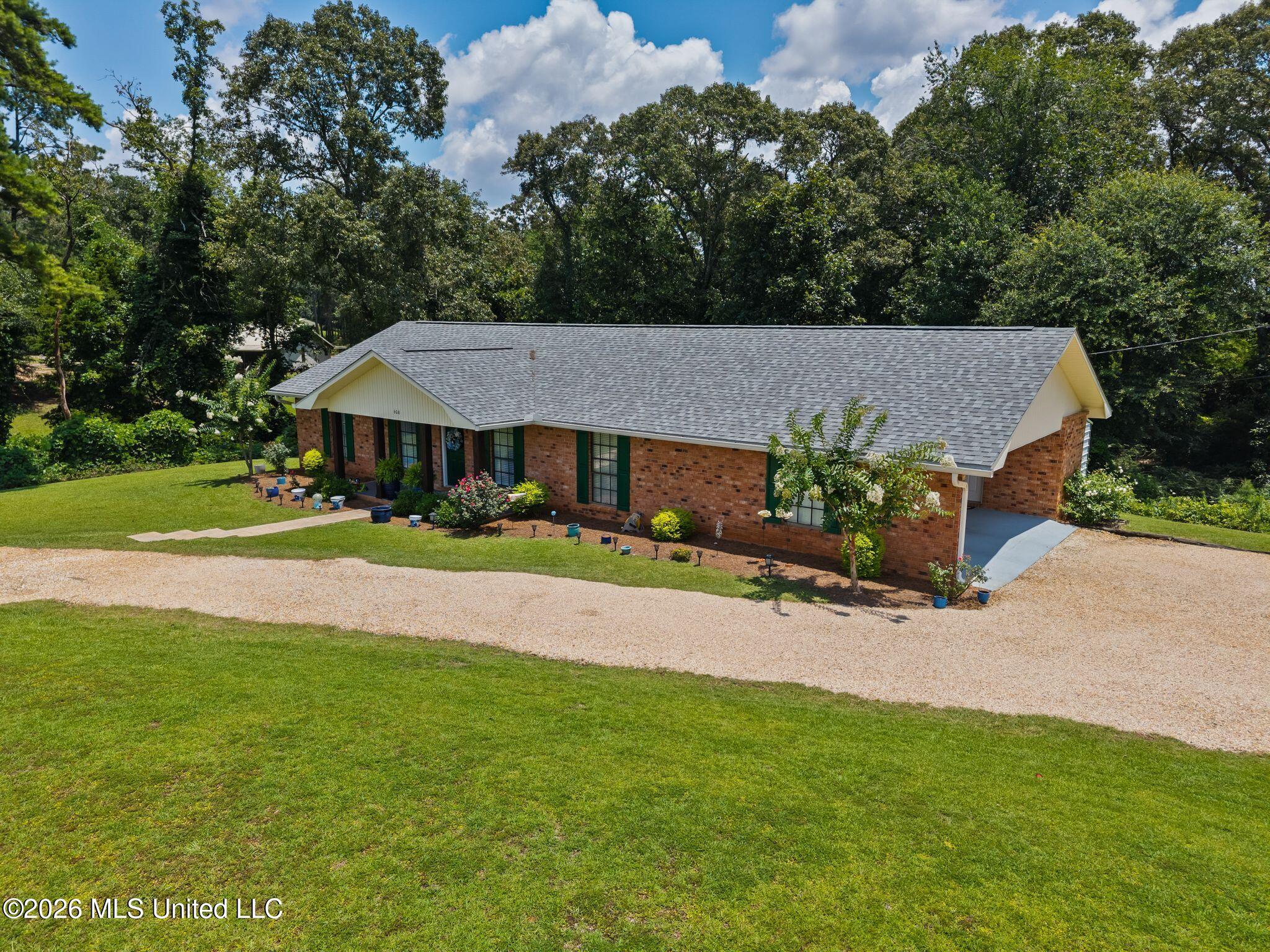 606 Pierce Road Property Photo 3