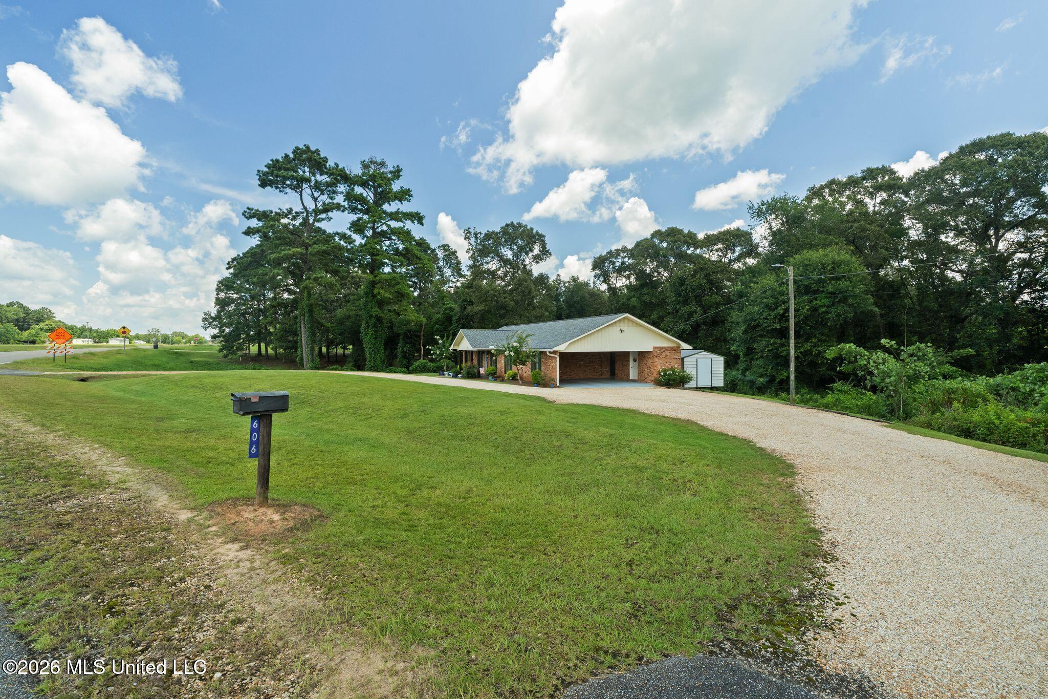 606 Pierce Road Property Photo 4